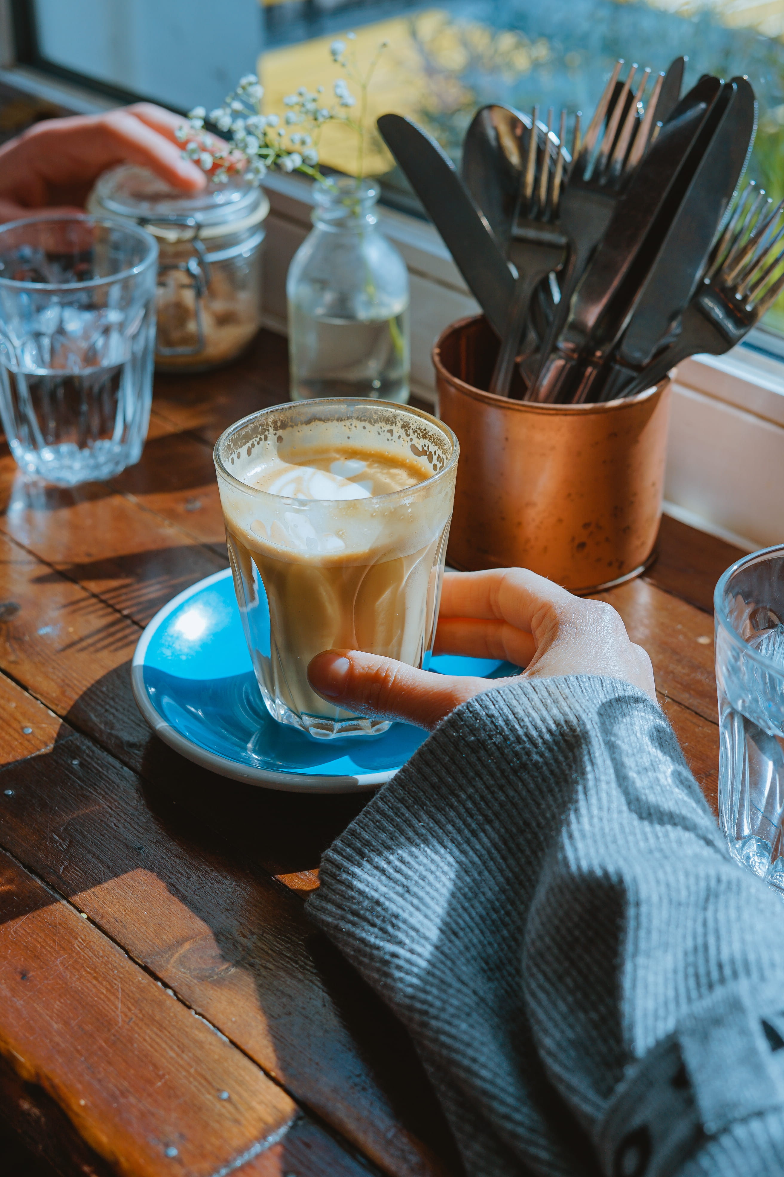 restaurant, food, table, cutlery, united kingdom, holding, wood - material, cafe, breakfast, close-up, meal, hand, 4K, clear, coffee, water, food and drink, Phone HD Wallpaper