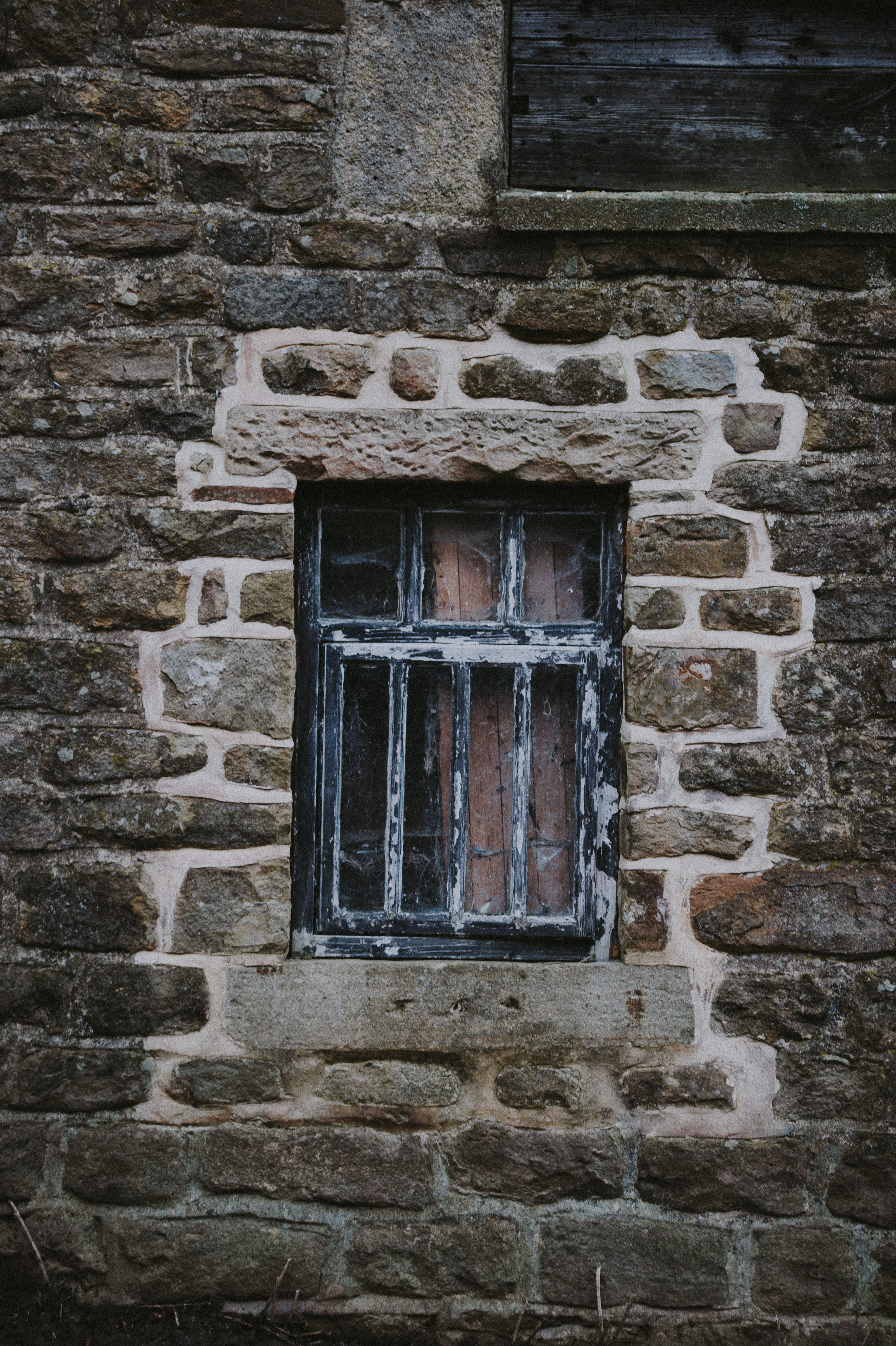 abandoned, brick wall, building, frame, day, building exterior, framed, built structure, rectangular, history, stone wall, 4K, wall, no people, the past, Phone HD Wallpaper