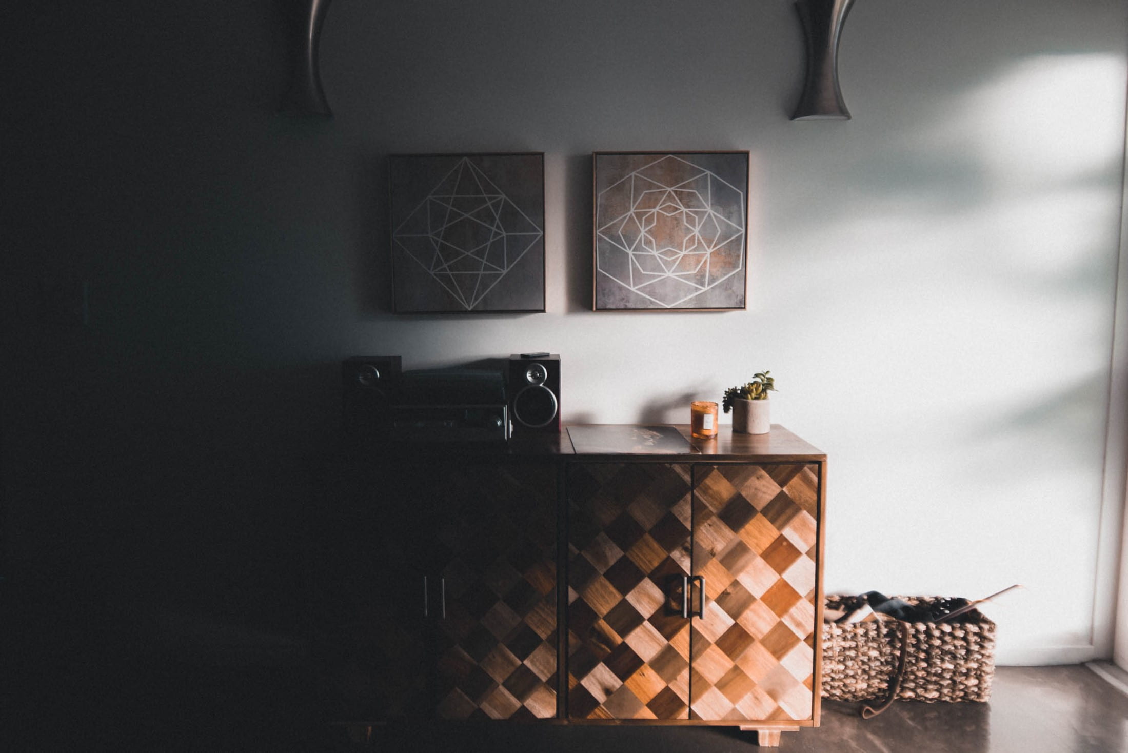 room, luxury, musician, wood, design, container, brown, indoors, speaker, living room, cabinet, interior design, record player, record, candle, art, home, HD Wallpaper