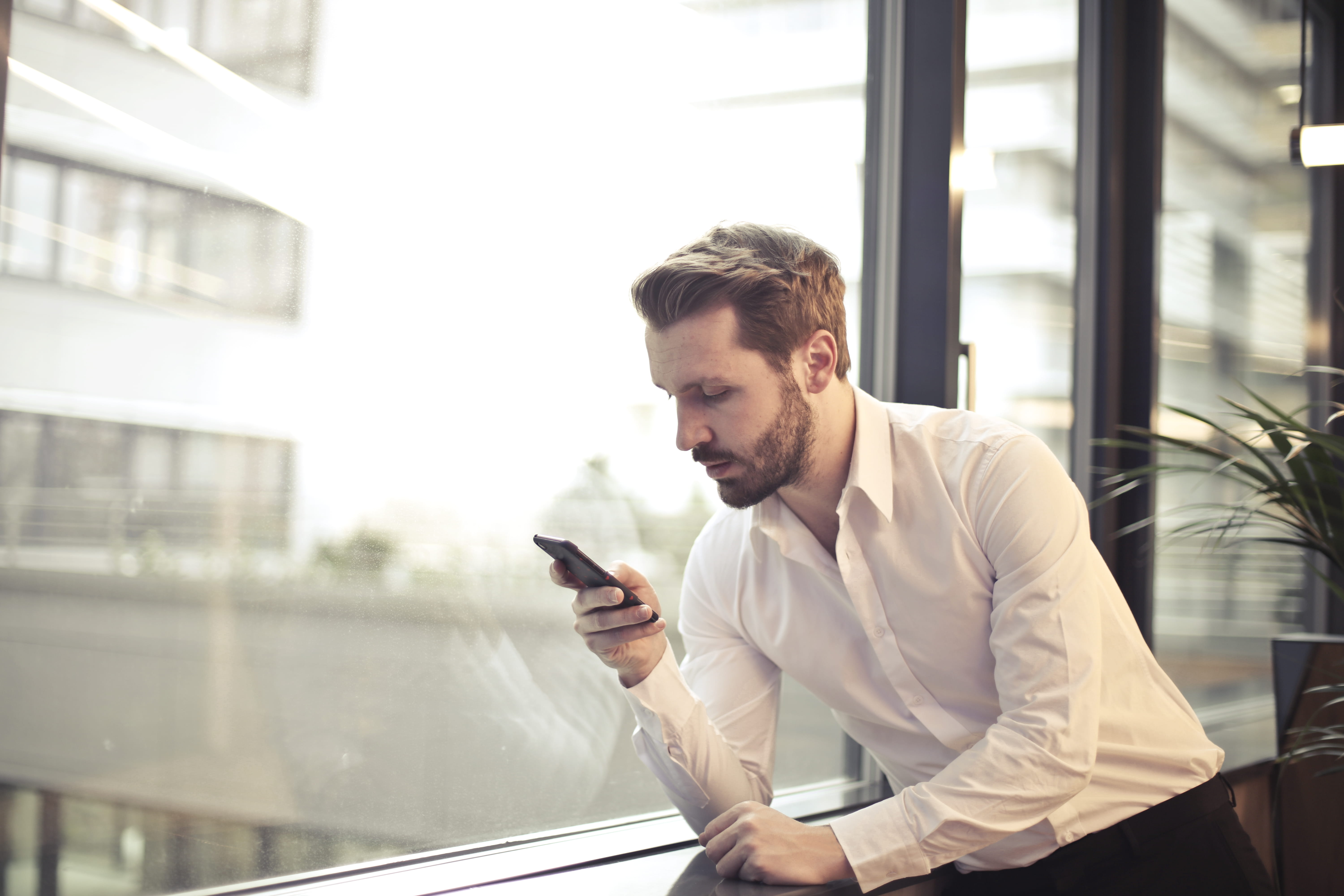 one person, technology, near, caucasian, cellphone, connection, photo, white, looking, dress, read, man, depth of field, business, handsome, communication, HD Wallpaper