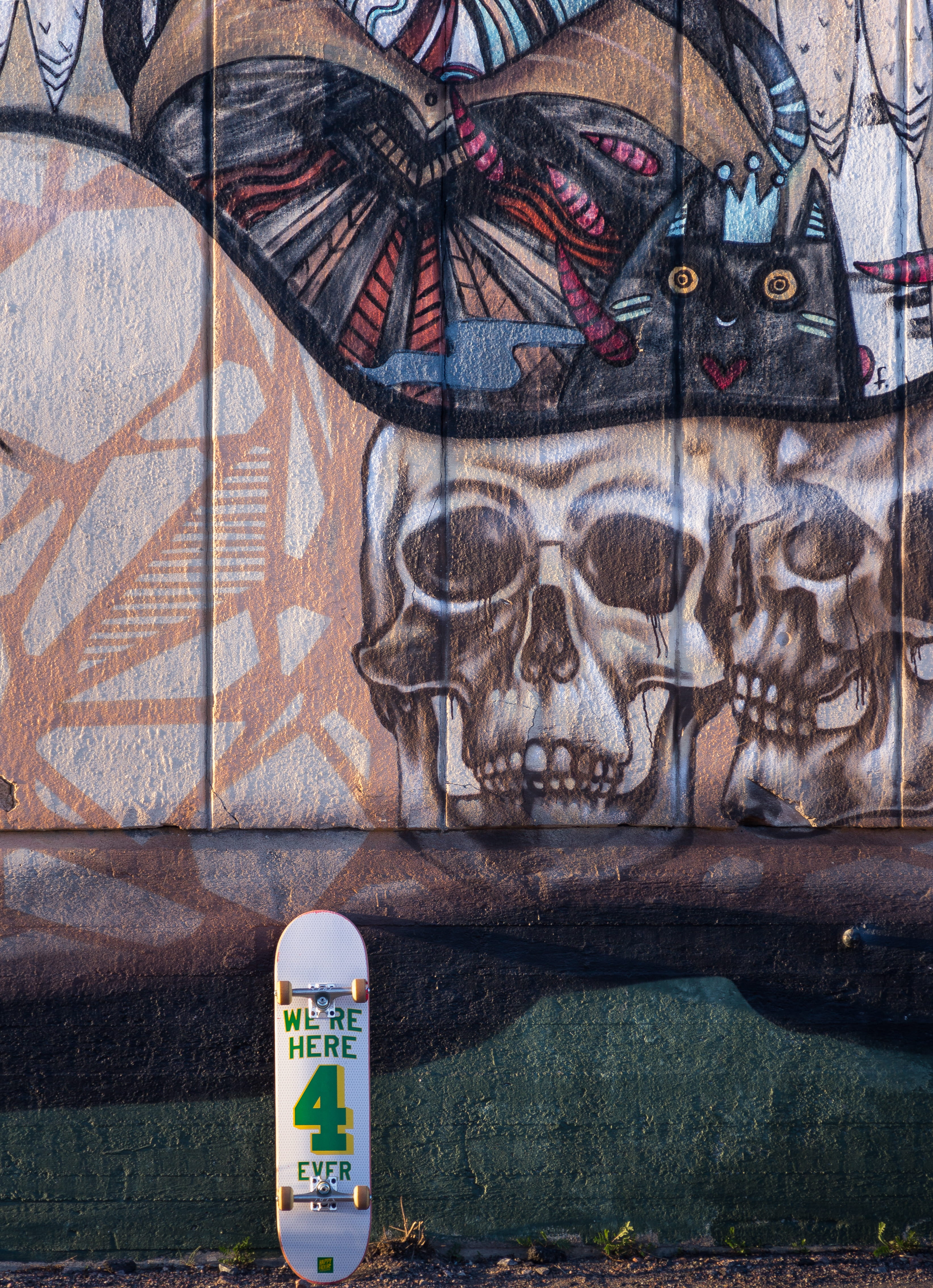 concrete, art and craft, finger, skateboarding, statue, graffiti, communication, building exterior, skateboard, finland, mural, craft, background, Phone HD Wallpaper
