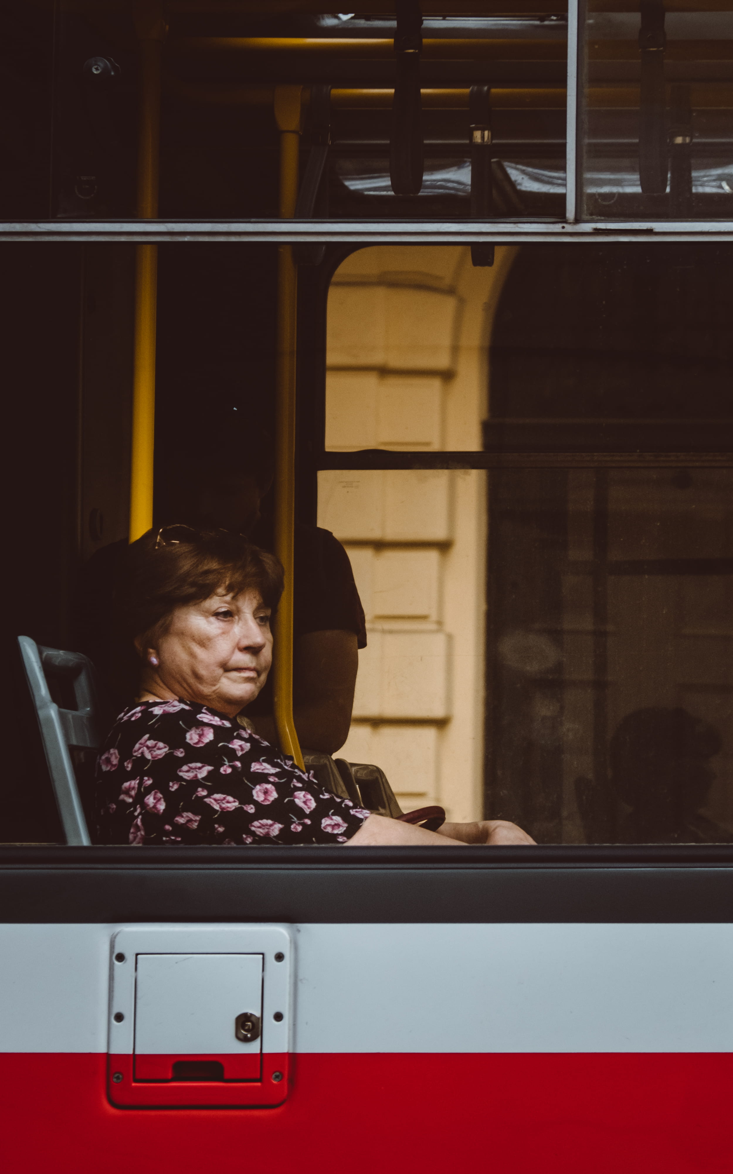 red, real people, women, vehicle, hairstyle, woman, jorikkleen, looking, road, journey, seat, glass - material, looking away, inside, day, 4K, white, urban, Phone HD Wallpaper