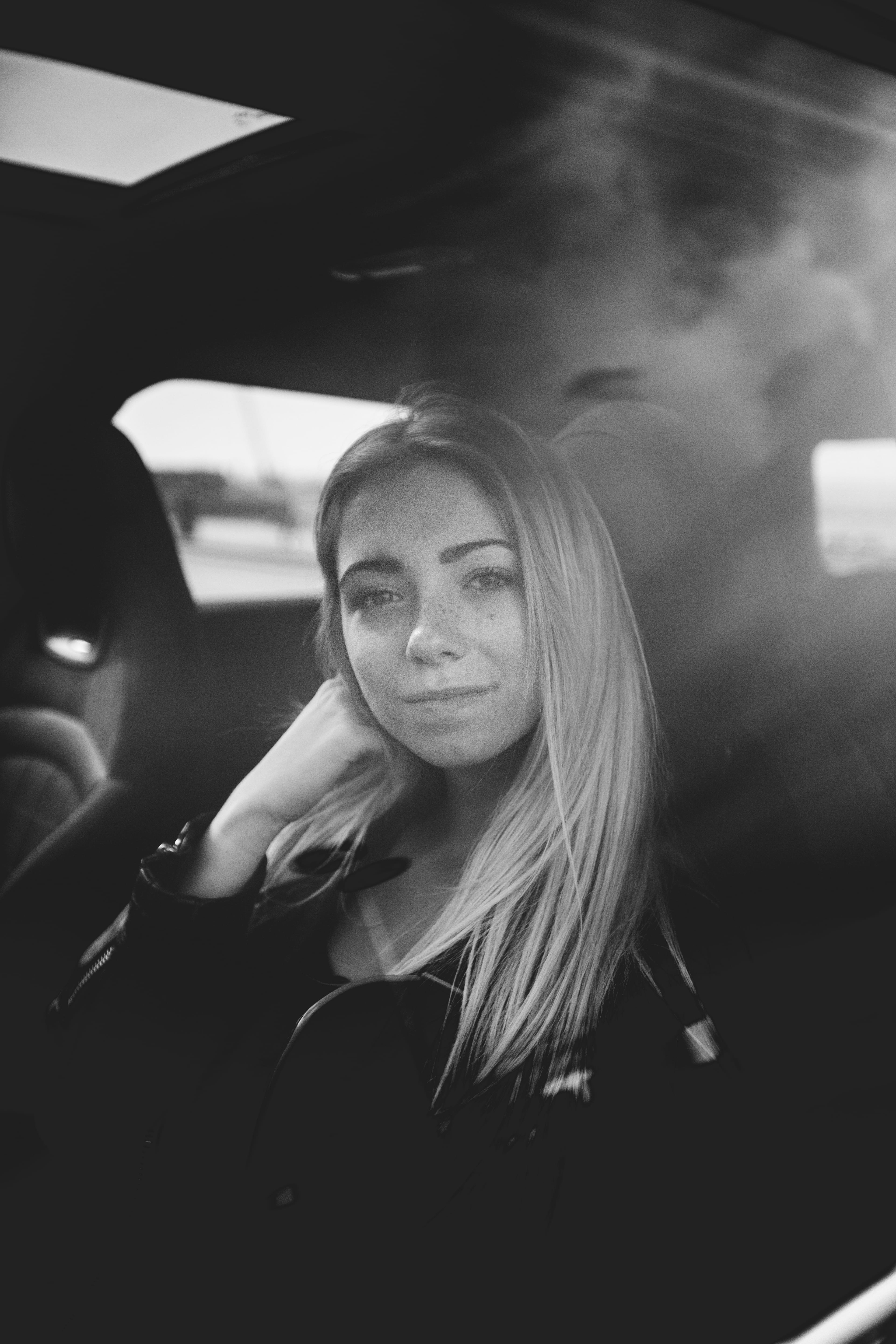 human, portrait, finger, hairstyle, 5K, driving, cushion, land vehicle, woman, mode of transportation, lifestyles, transportation, person, looking at camera, Phone HD Wallpaper