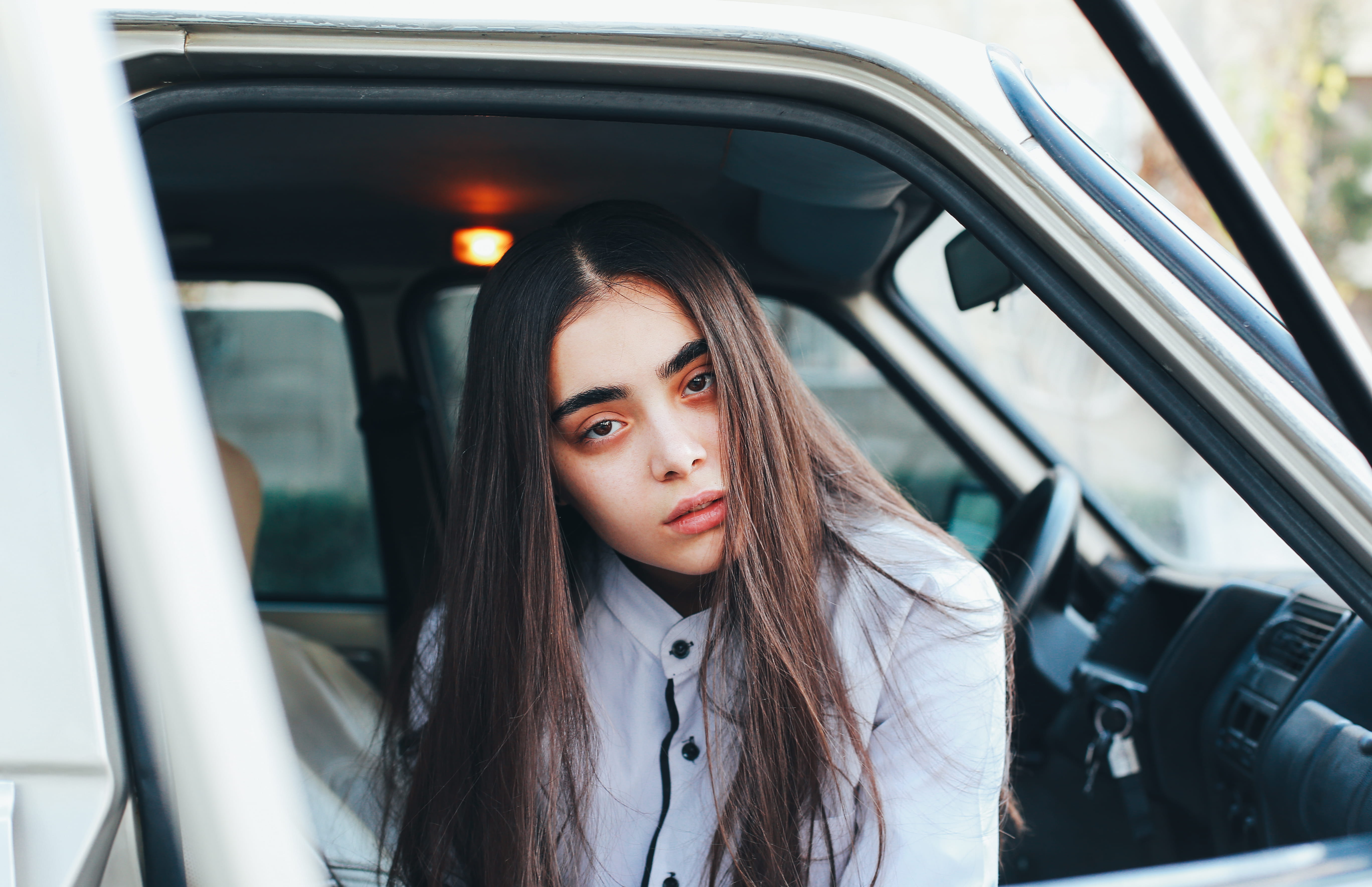 dating, photo, girl, looking at camera, motor vehicle, outdoors, automobile, hair, lifestyles, sitting, 5K, land vehicle, apparel, leisure activity, human, HD Wallpaper
