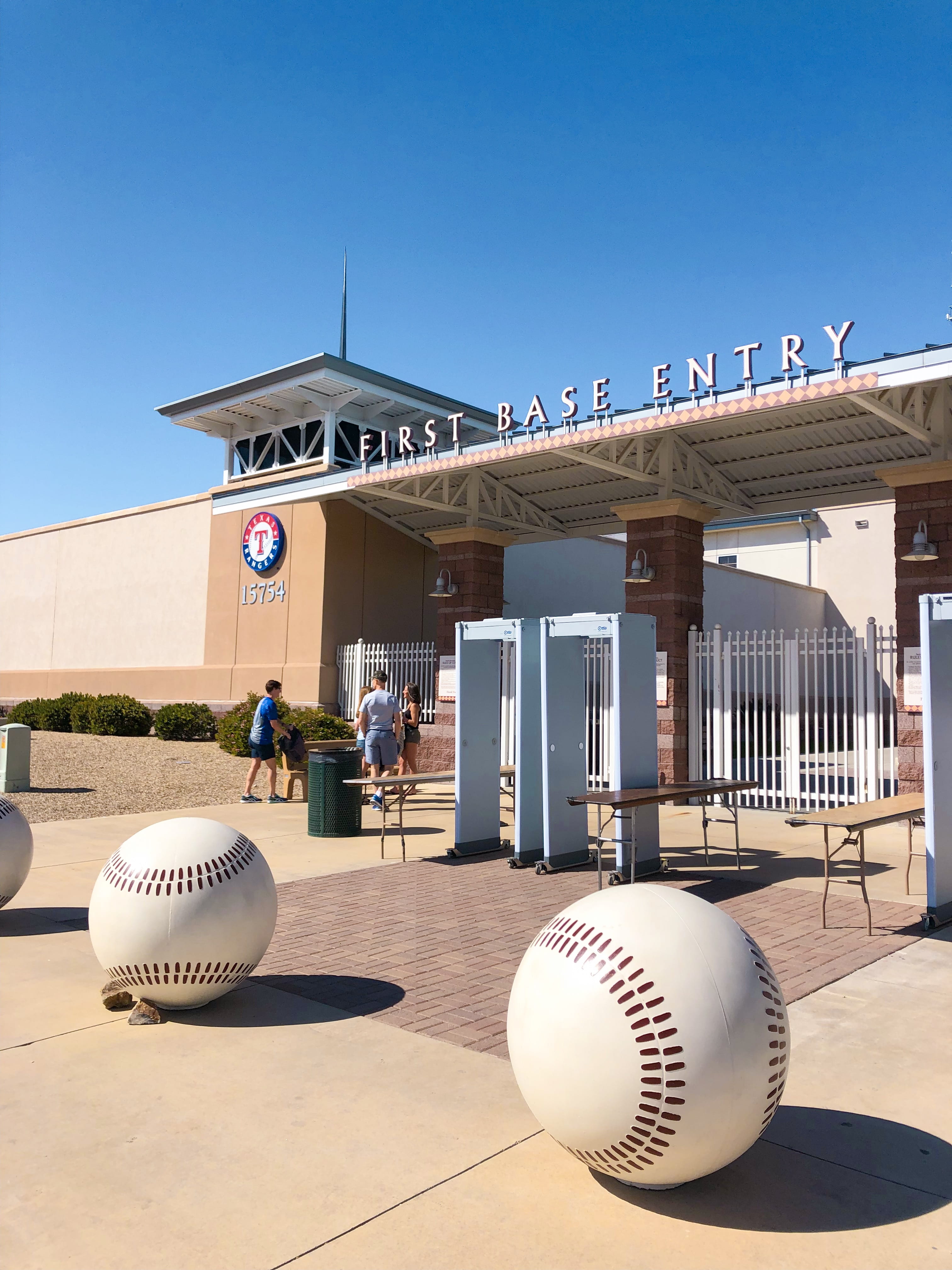 ball, nature, building, outdoors, sunlight, mlb, sports equipment, sport, baseball - sport, sky, surprise, spring training, incidental people, stadium, Phone HD Wallpaper