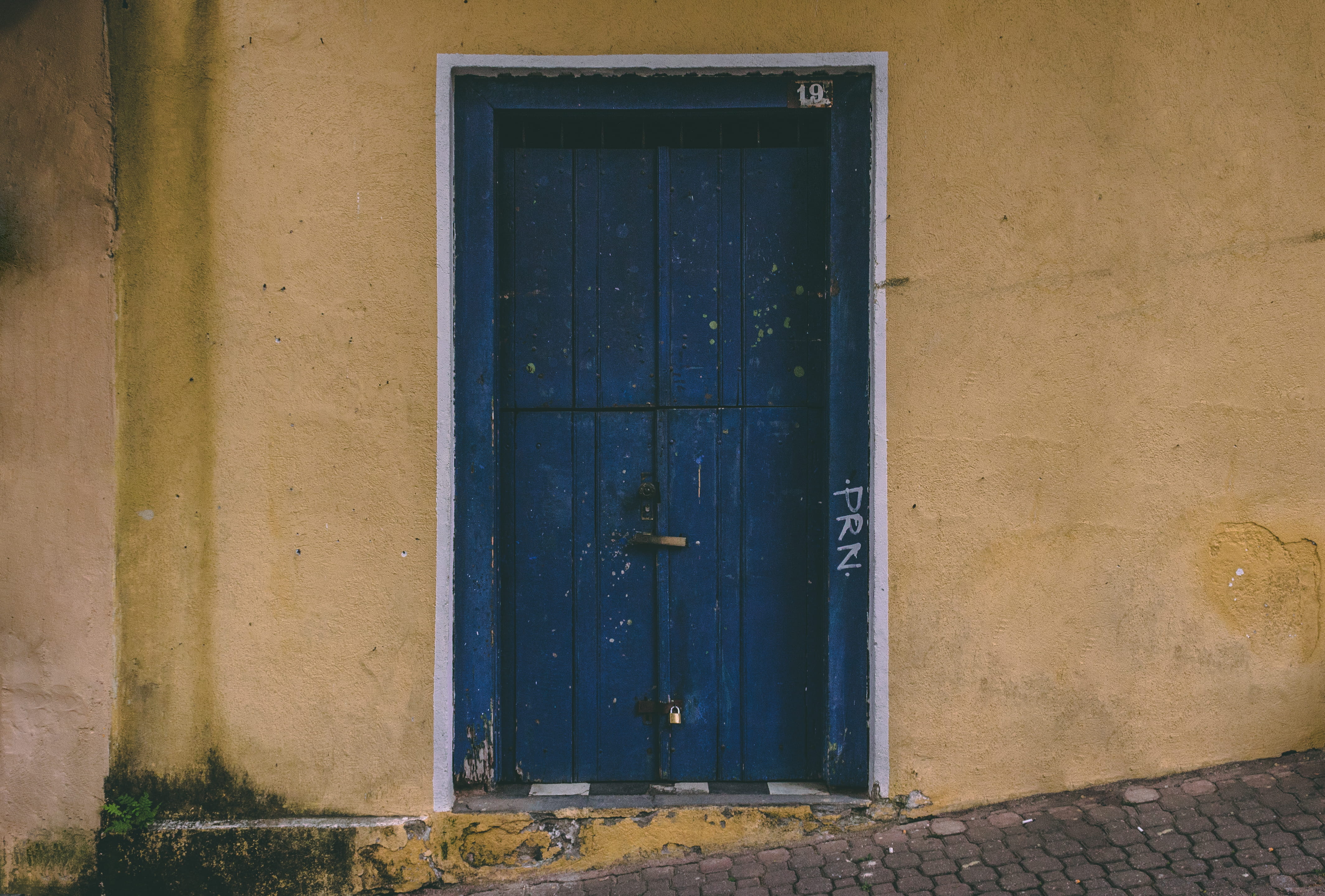 building, embu, window, building exterior, wall - building feature, traveling, antique, front door, old, blue, brazil, outdoors, no people, day, street, HD Wallpaper