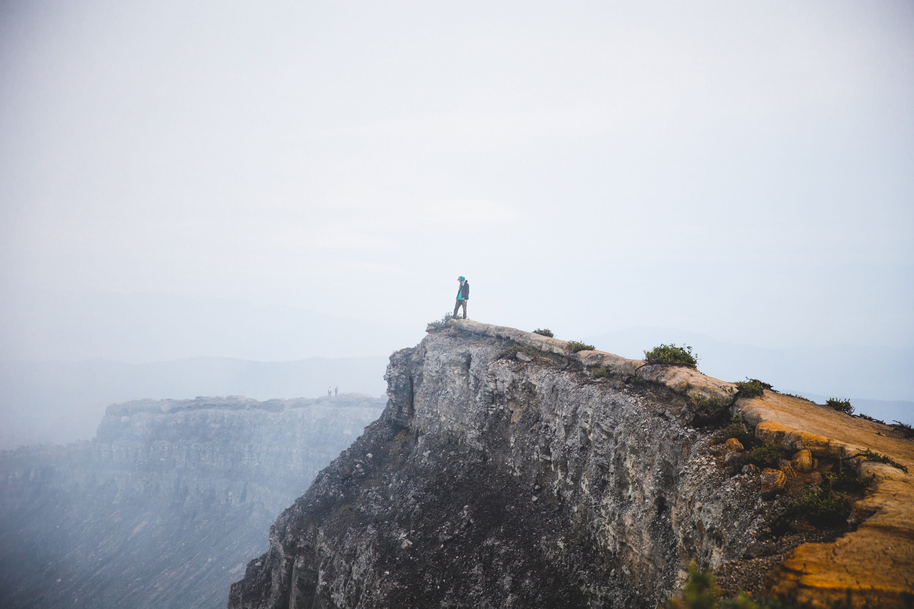 peaks, rock - object, risk, beauty in nature, adventure, foggy, adult, 25-30 year old, area, hiker, fog, edge, mountain, mountains, young, journey, building exterior, HD Wallpaper