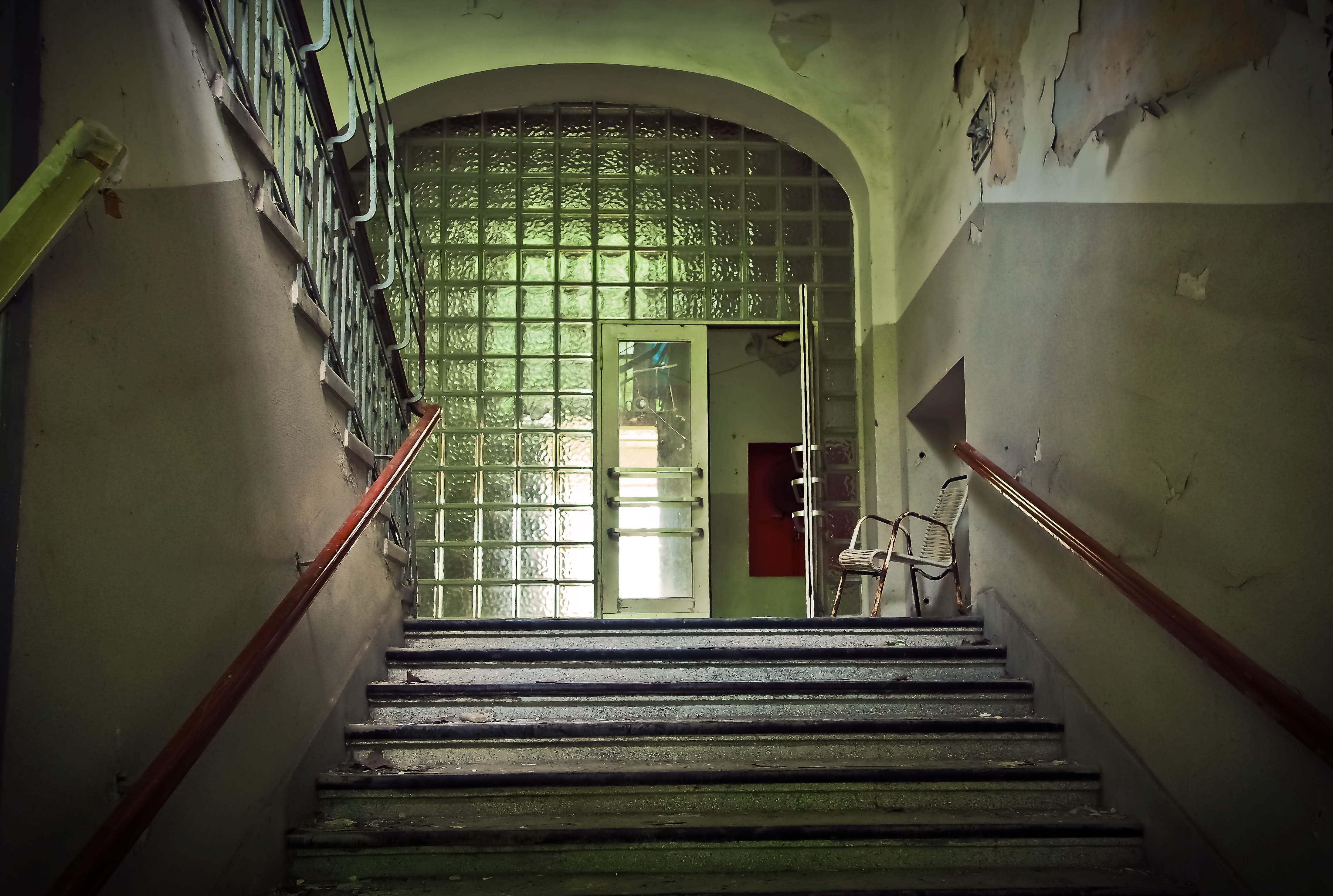 staircase, atmosphere, wall - building feature, decay, leave, broken, pforphoto, forget, indoors, masonry, steps, lost places, past, transient, passed, HD Wallpaper