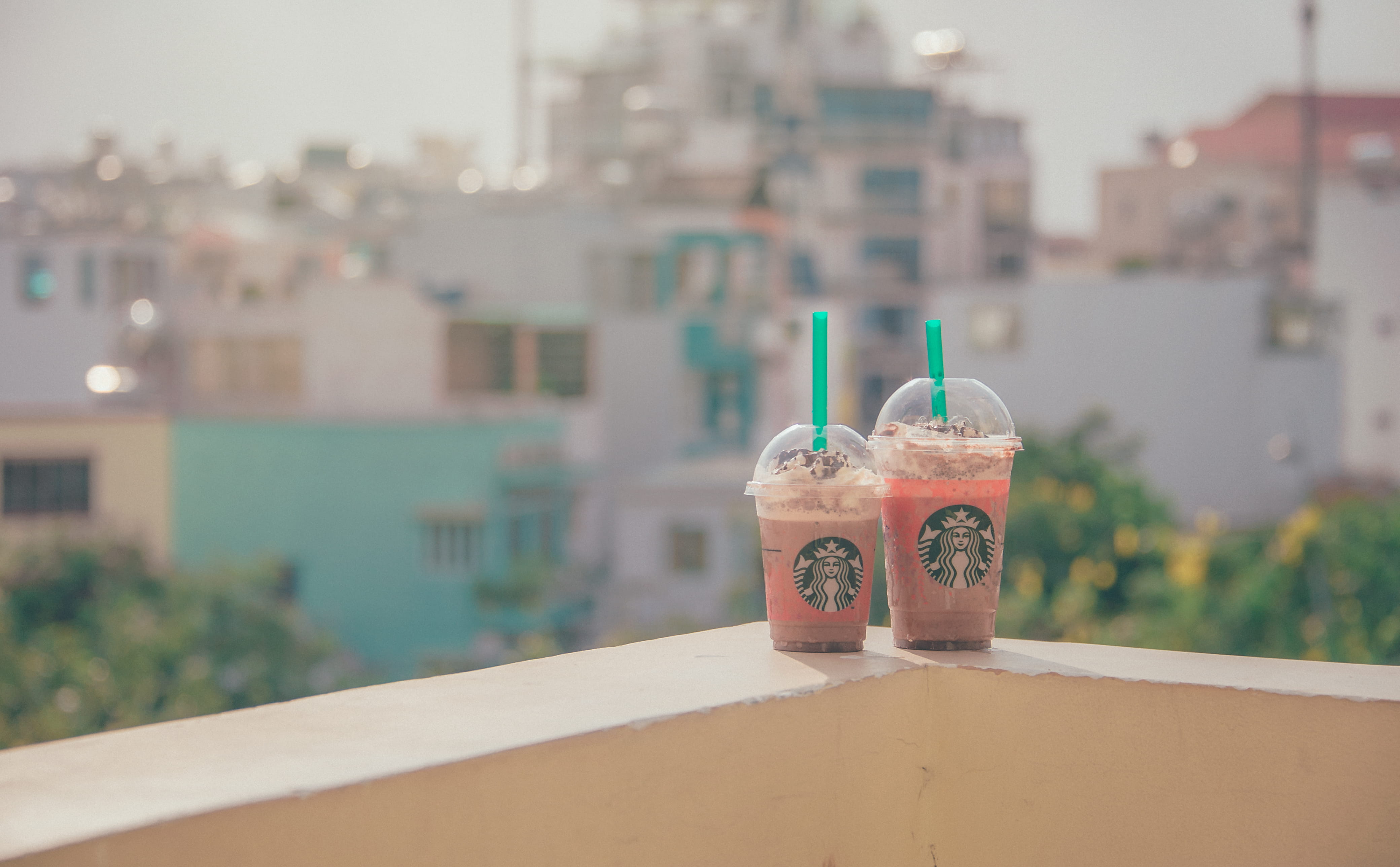ledge, blur, two, close-up, table, built structure, day, 4K, building exterior, outdoors, focus on foreground, drink, trademark, focus, residential district, HD Wallpaper