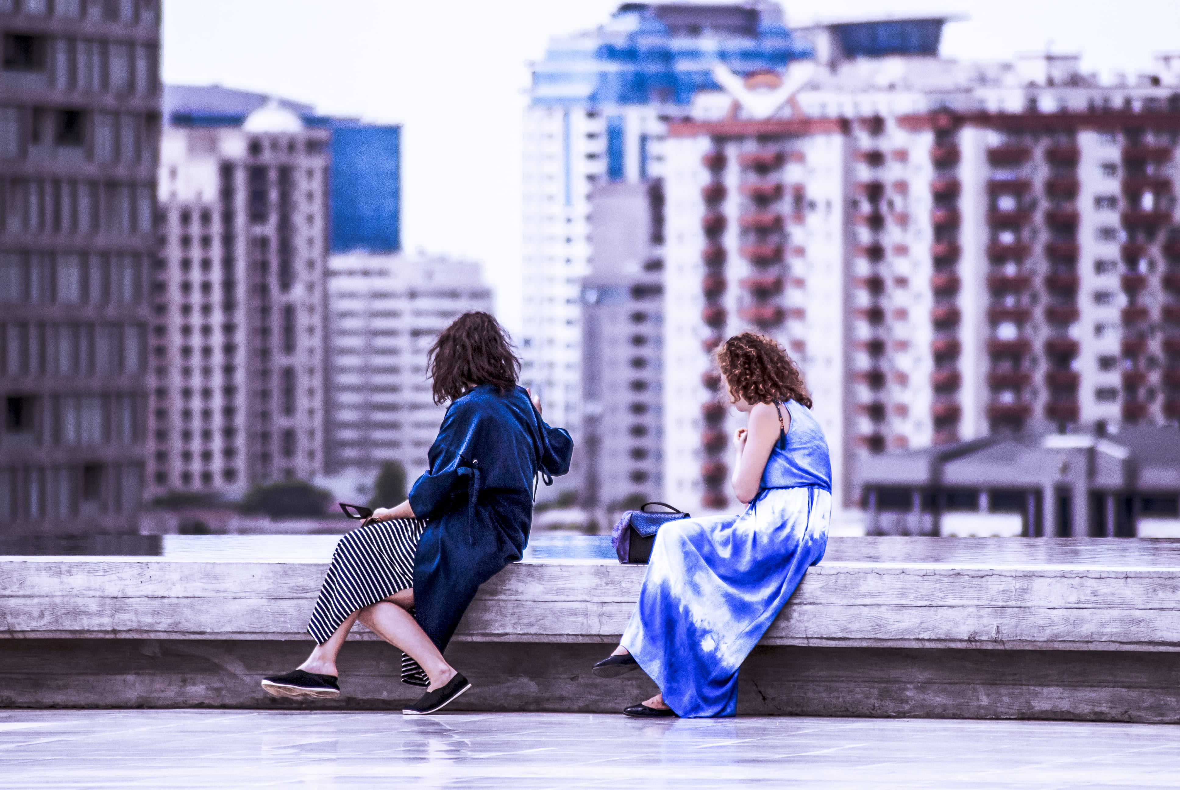 building, women, couple - relationship, skyscraper, 4K, females, adult, outdoors, building exterior, two people, bench, architecture, rooftop, city life, HD Wallpaper