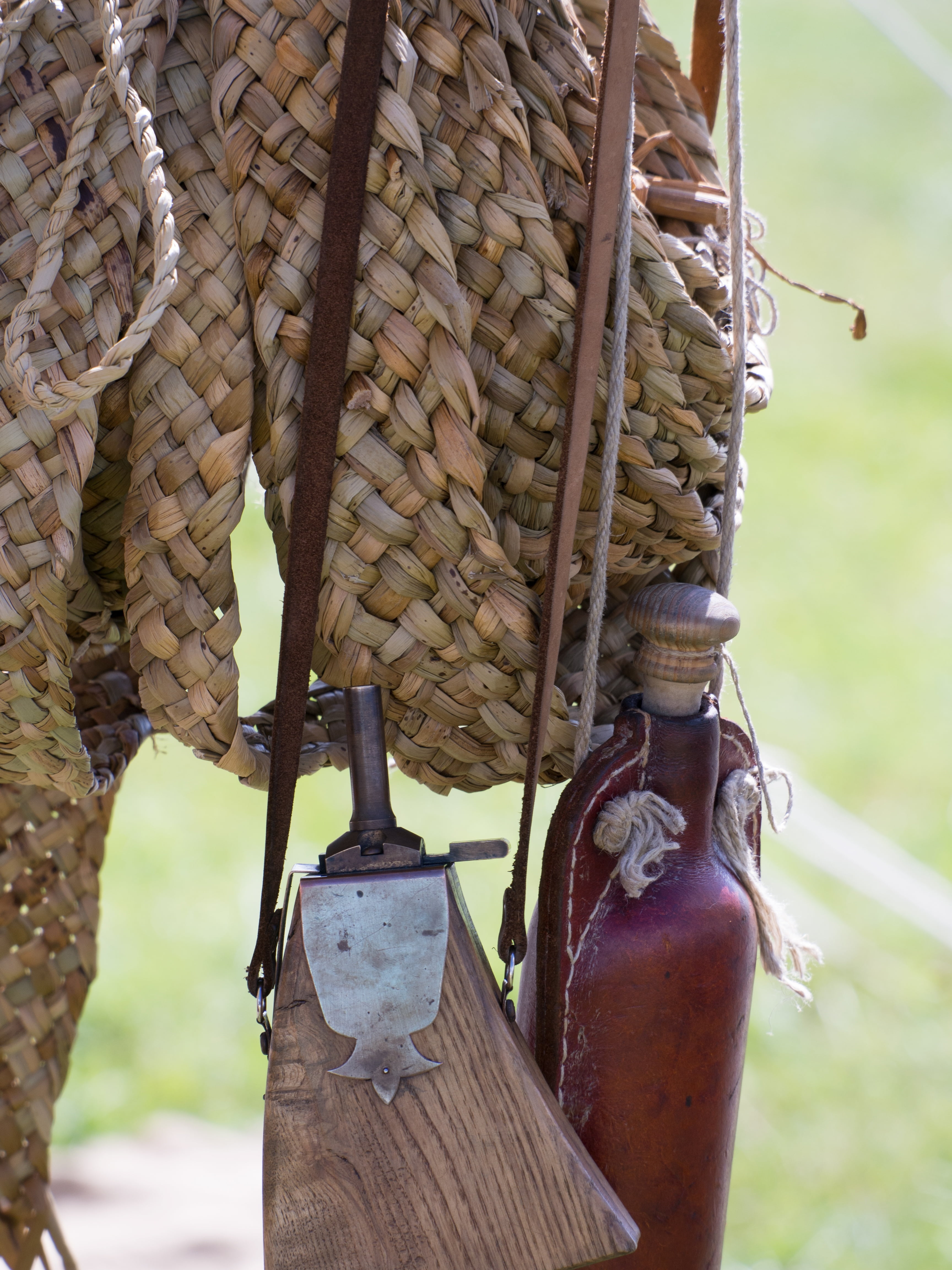 soldier, artillery, reenacting, nature, outdoors, hanging, rope, no people, wood - material, 4K, food and drink, historical, container, tied up, battlefield, Phone HD Wallpaper
