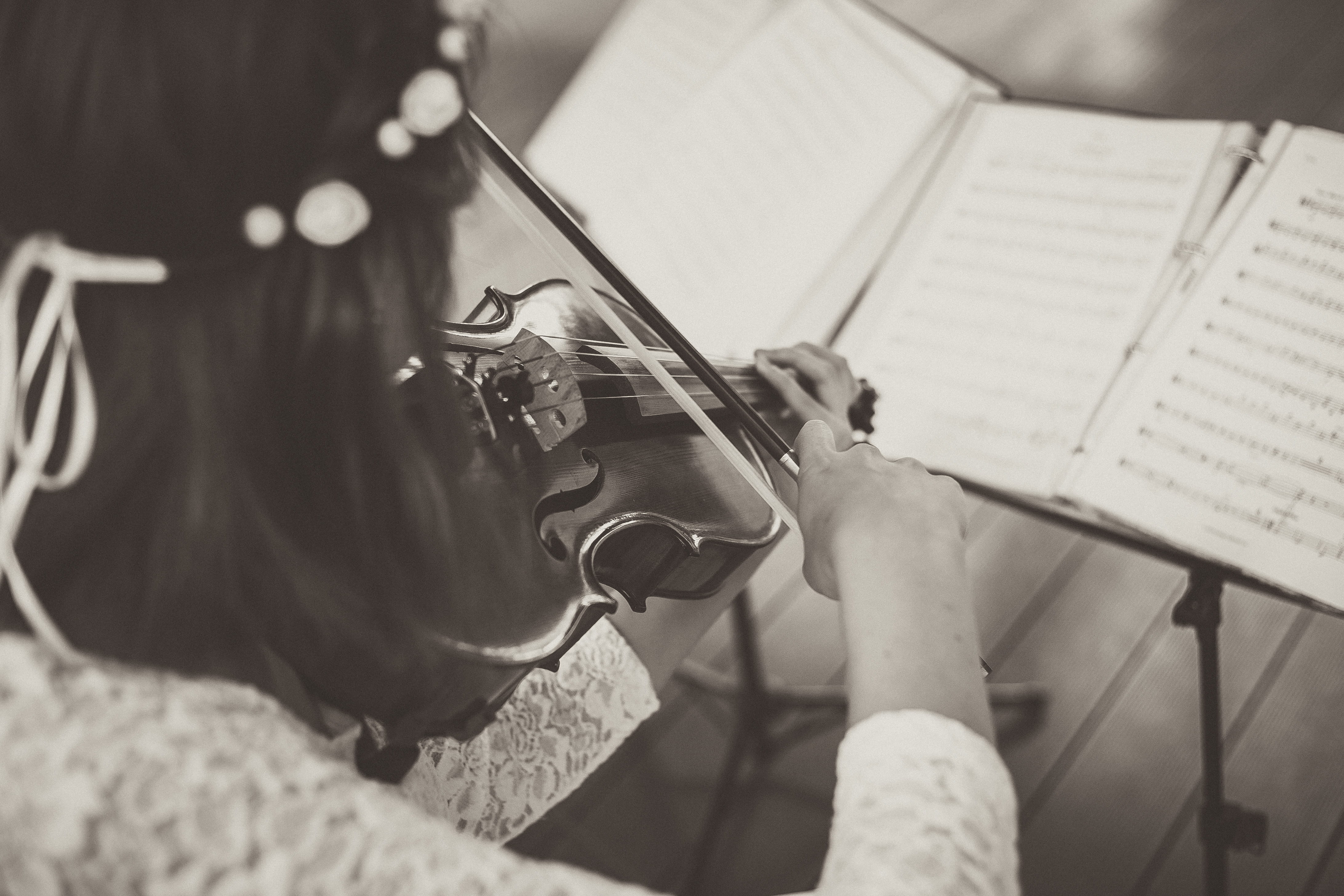 musical instrument, viola, playing, performing, headshot, artist, portrait, glasses, human body part, sheet music, musical, holding, violin, sheets, grayscale, HD Wallpaper