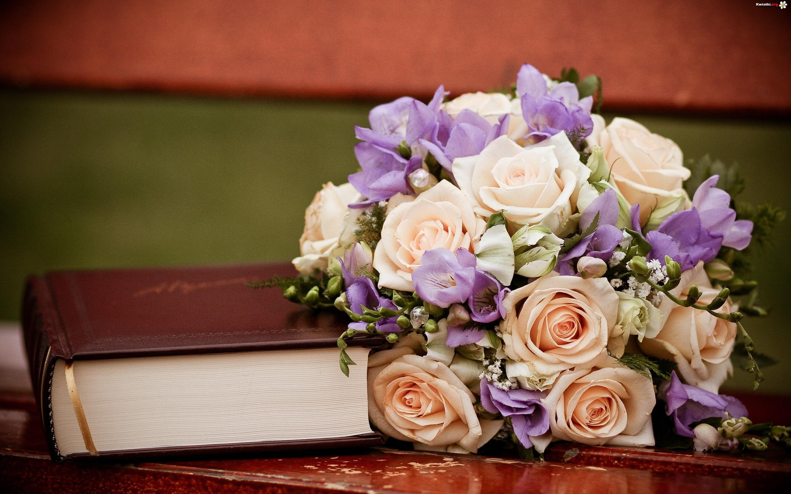 2K, book, amp, nature and landscapes, still life, bouquet, roses, HD Wallpaper