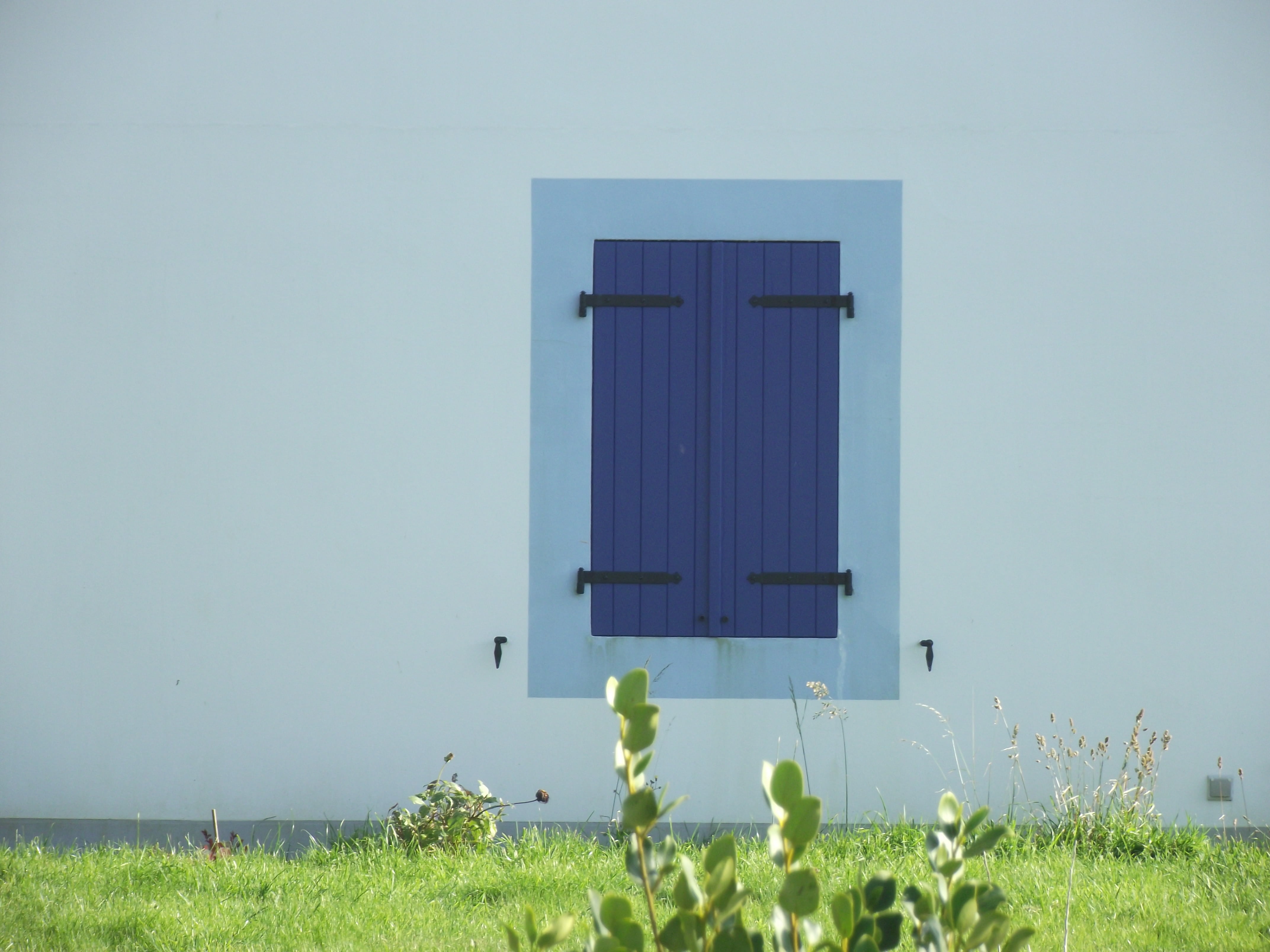 green color, building, built structure, window, building exterior, nature, holiday, blue, sunlight, copy space, breton, sky, land, small house, brittany, HD Wallpaper