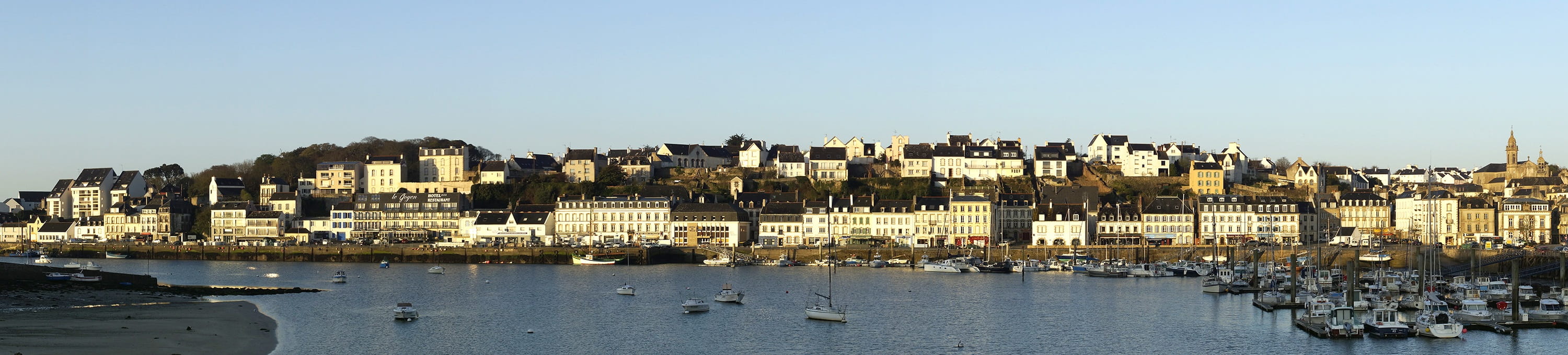 port, transportation, beach, yacht, land, 2K, bay, city, body of water, boat, sun, finistère, side, clear sky, sky, building exterior, marina, goyen, panoramic, HD Wallpaper