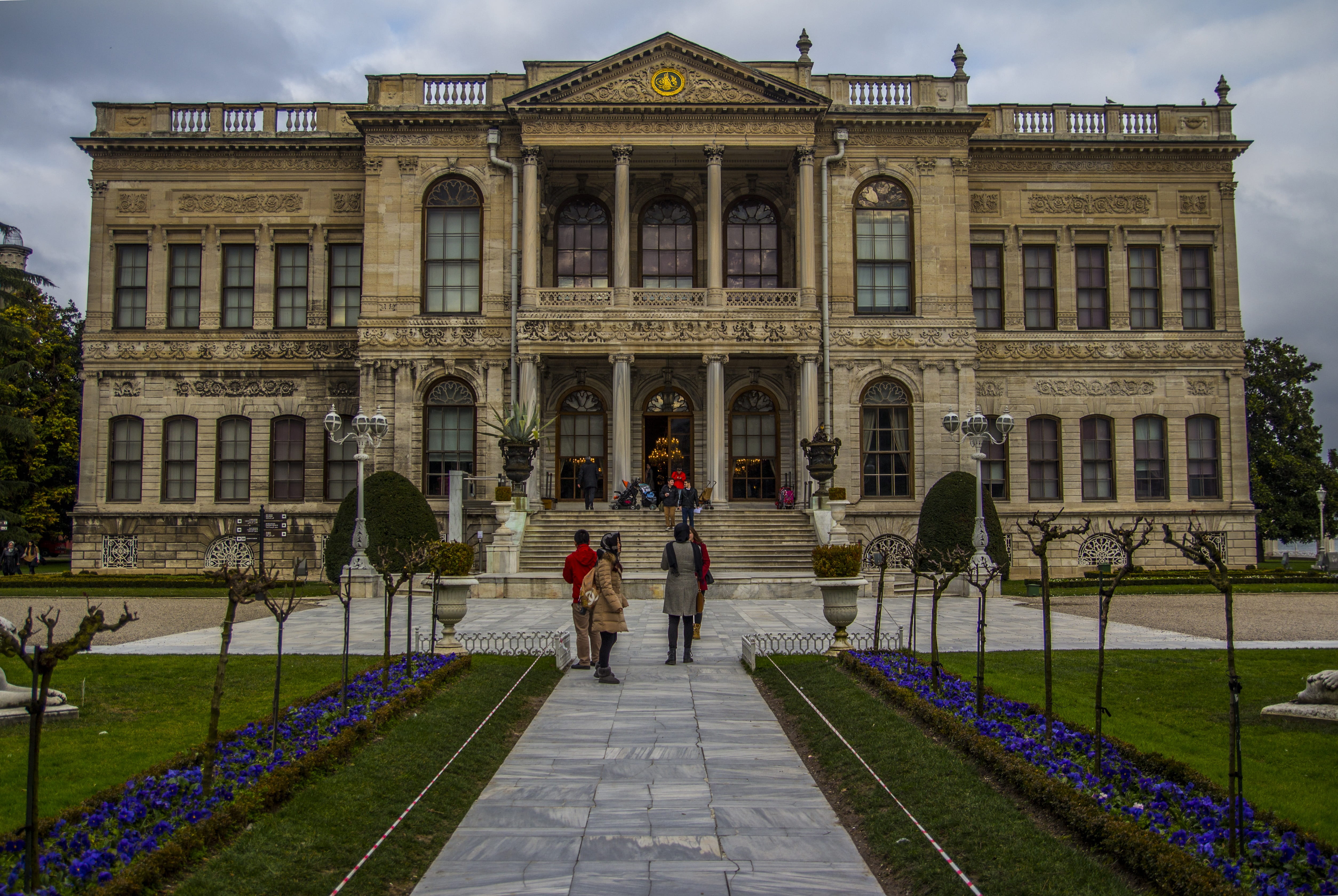 facade, daytime, famous Place, government, brooch is, city, Dolmabahce, menu, lifestyles, concrete, architecture, Turkey, the past, Istanbul, on, outdoors, HD Wallpaper