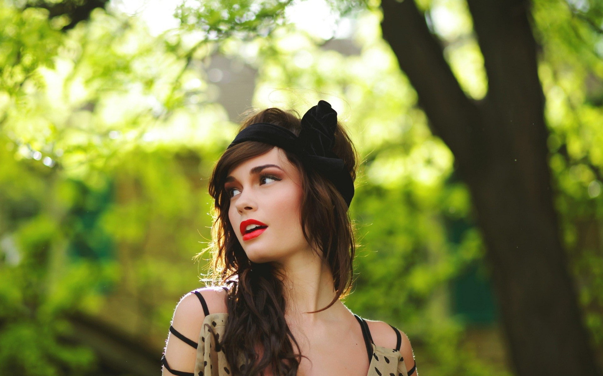 casey carlson, nature, sunlight, head band, women, red lipstick, 1080P, modern, photography, HD Wallpaper