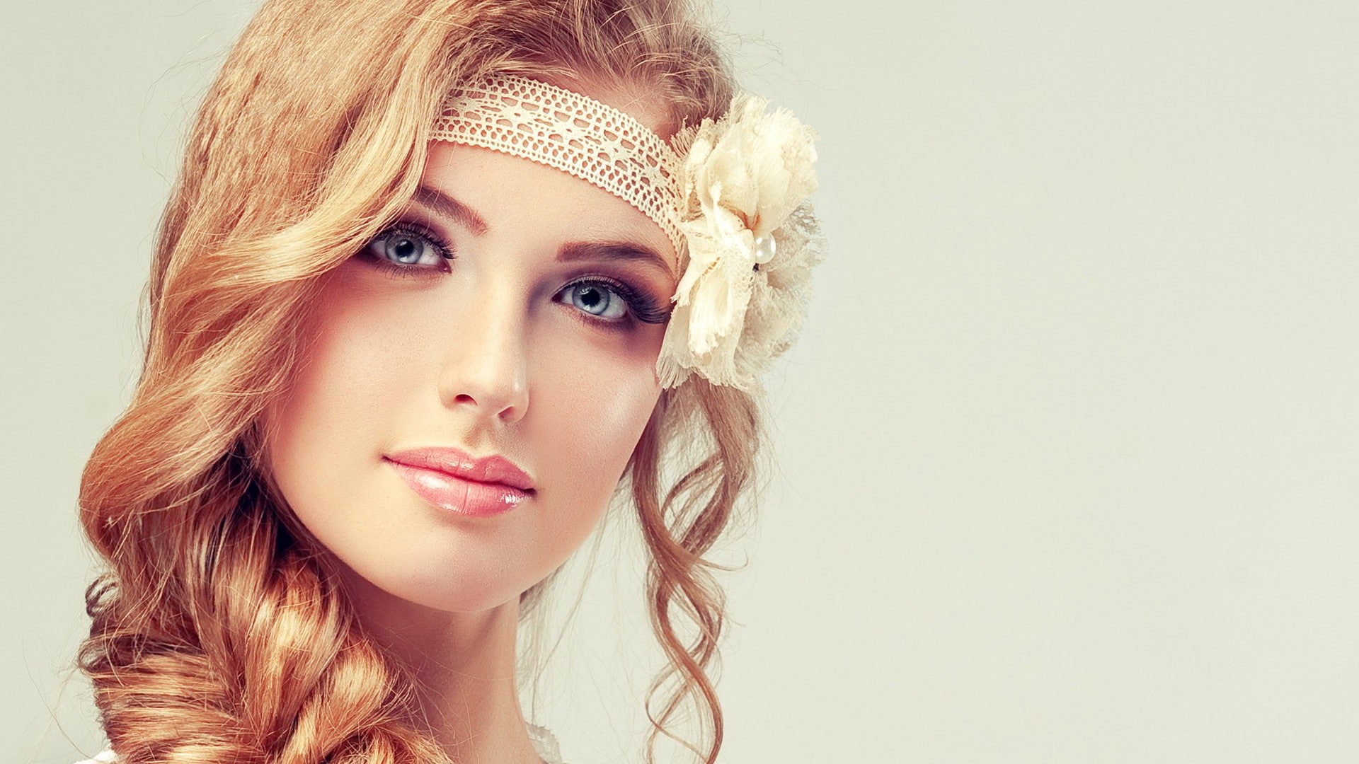 face, simple background, blonde, blue eyes, head band, women, 1080P, model, HD Wallpaper
