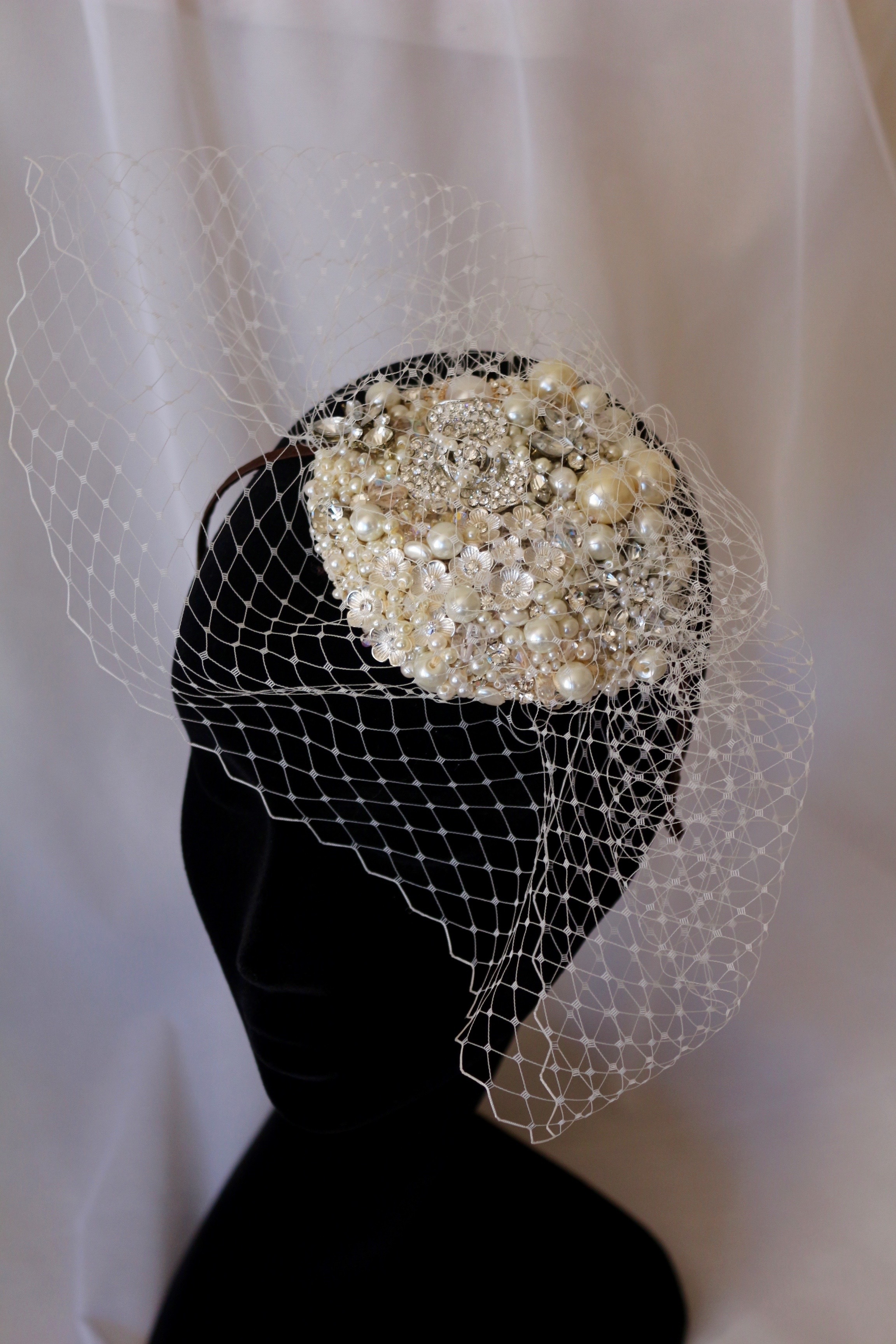 2K, pearls, luxury, fascinator, food and drink, precious, front view, bridal, retro, focus on foreground, spider web, head band, bride, ivory, close-up, Phone HD Wallpaper