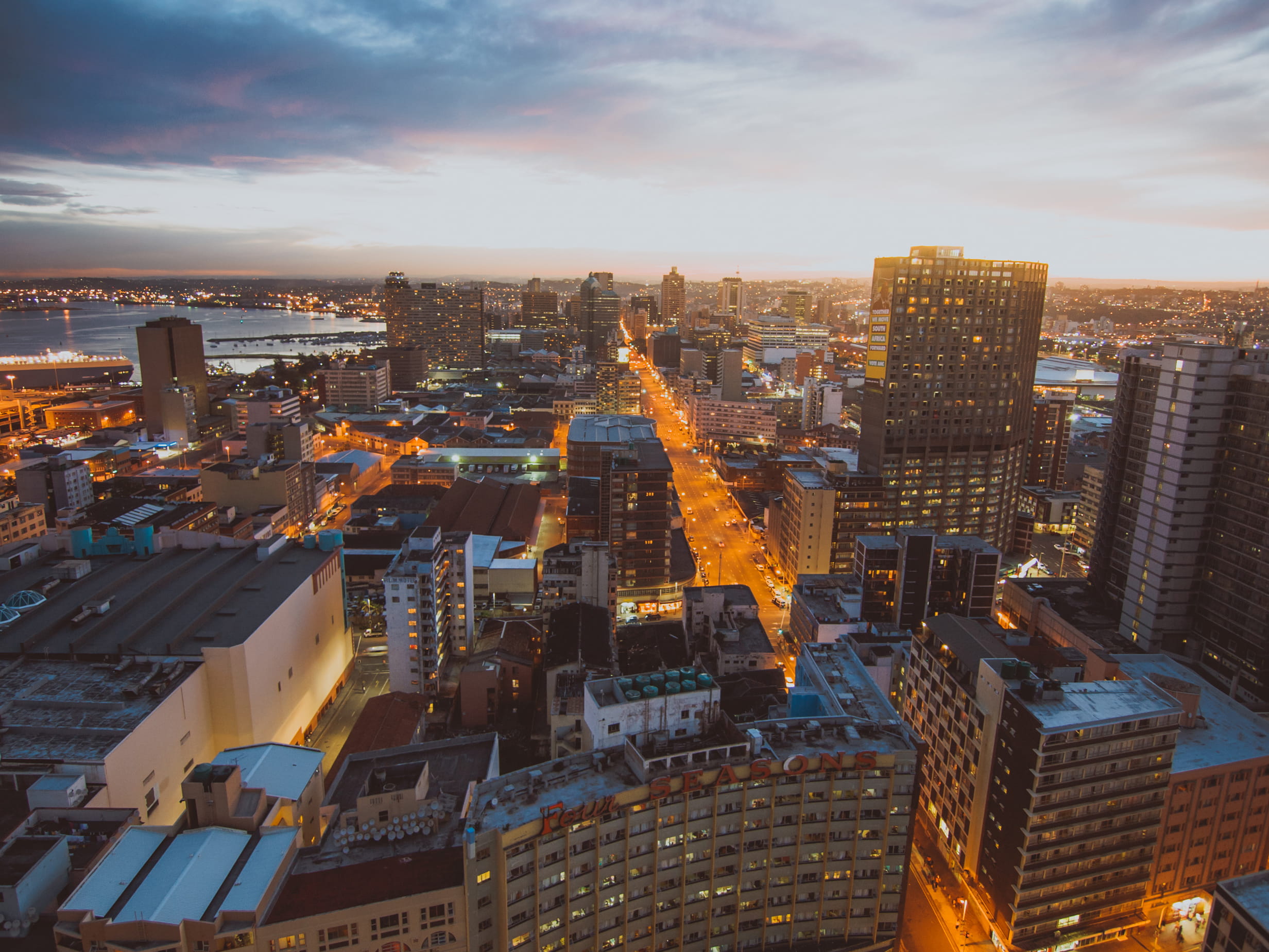 skyline, cloud - sky, road, city, tall - high, downtown, 1080P, crowd, building, warm, sky, residential district, central business district, durban, cars, HD Wallpaper