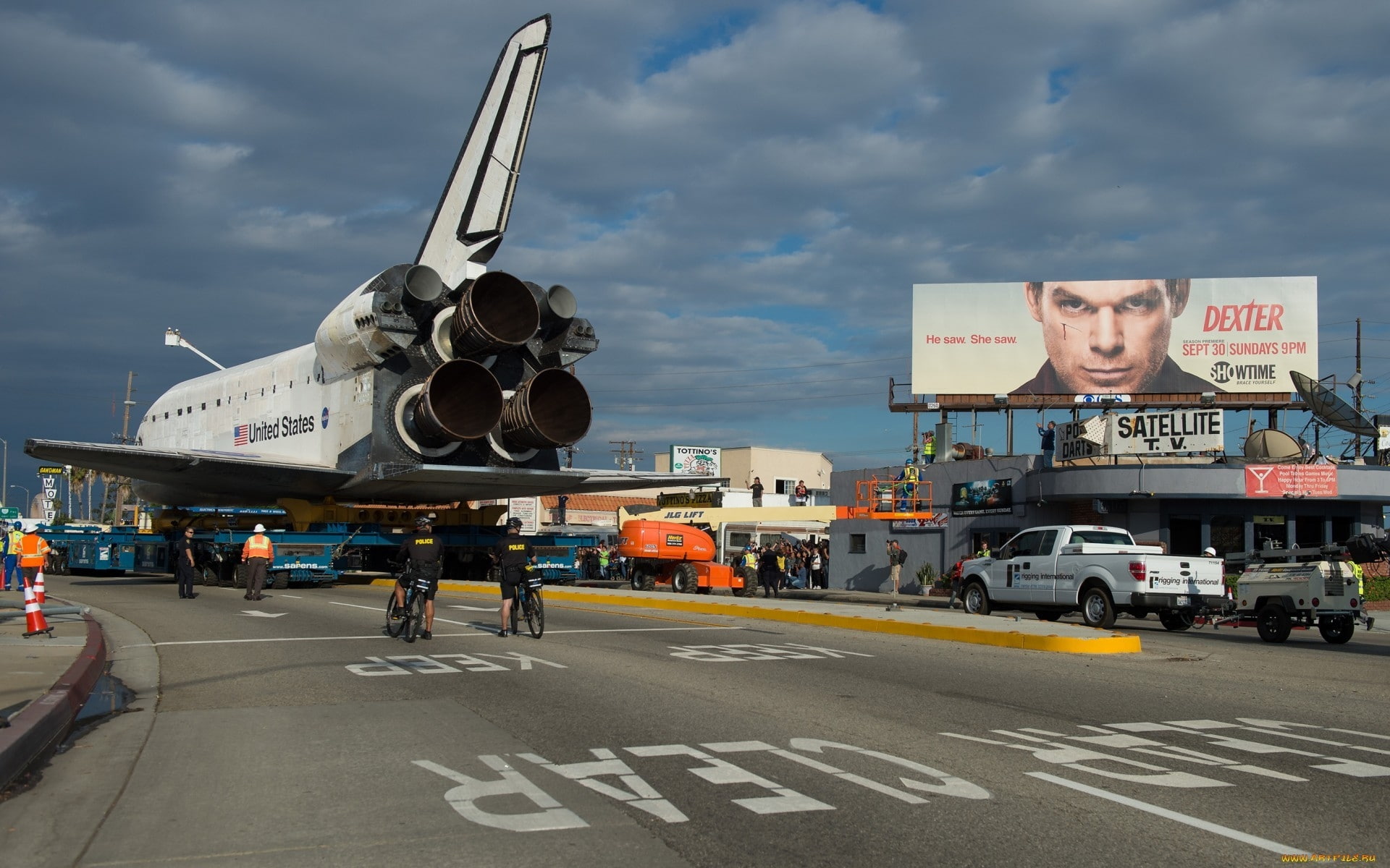 endeavour, 1080P, space, Clouds, outer space, shuttle, streets, hd, pickup, art, roads, outer, usa, commercial, nasa, cars, vehicles, tr, transports, aircraft, HD Wallpaper