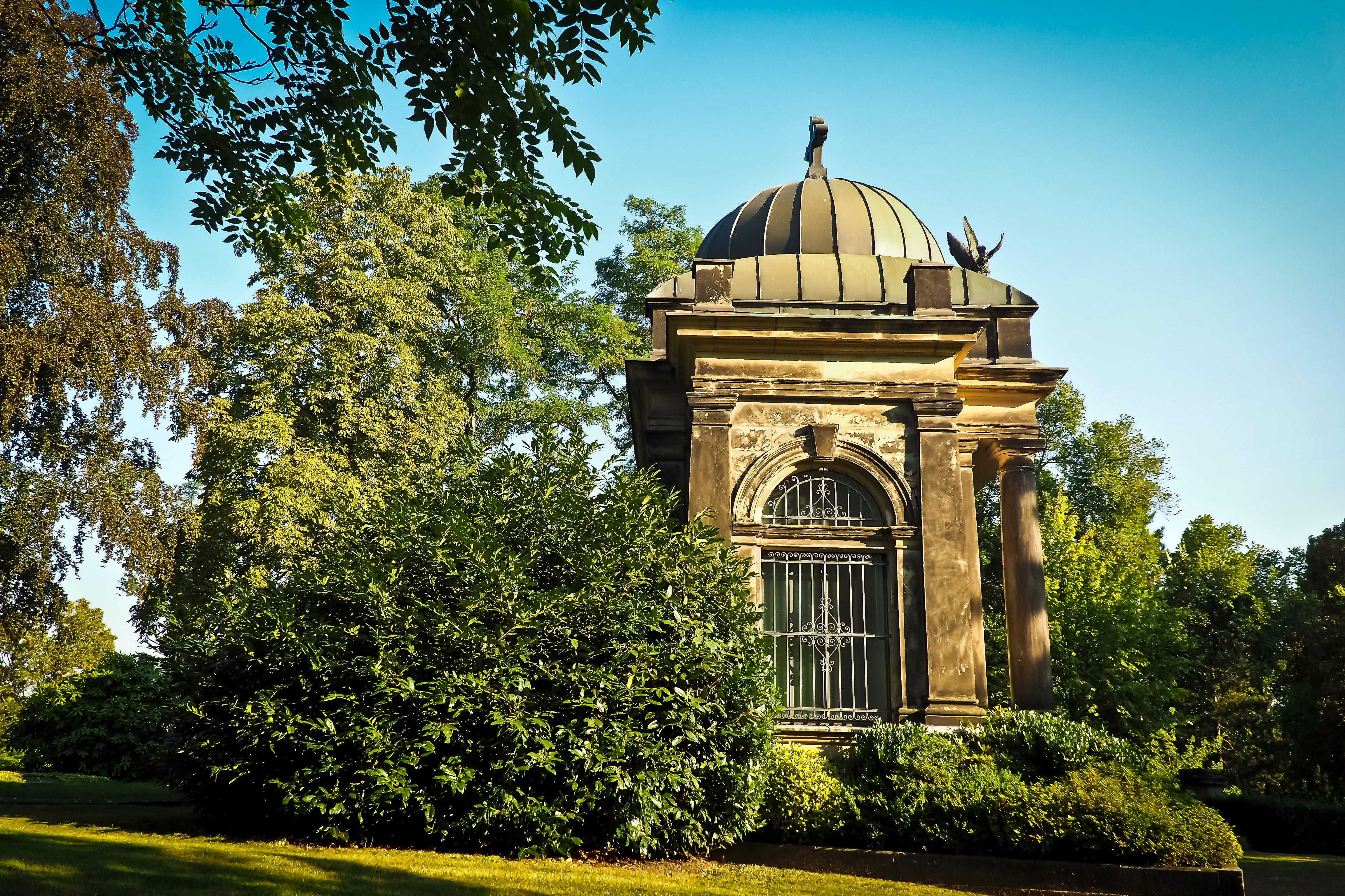 north cemetery, clear sky, grave, tomb, place of worship, rest, travel destinations, curlicue, mausoleum, brown, growth, 4K, last calm, sunlight, the past, HD Wallpaper
