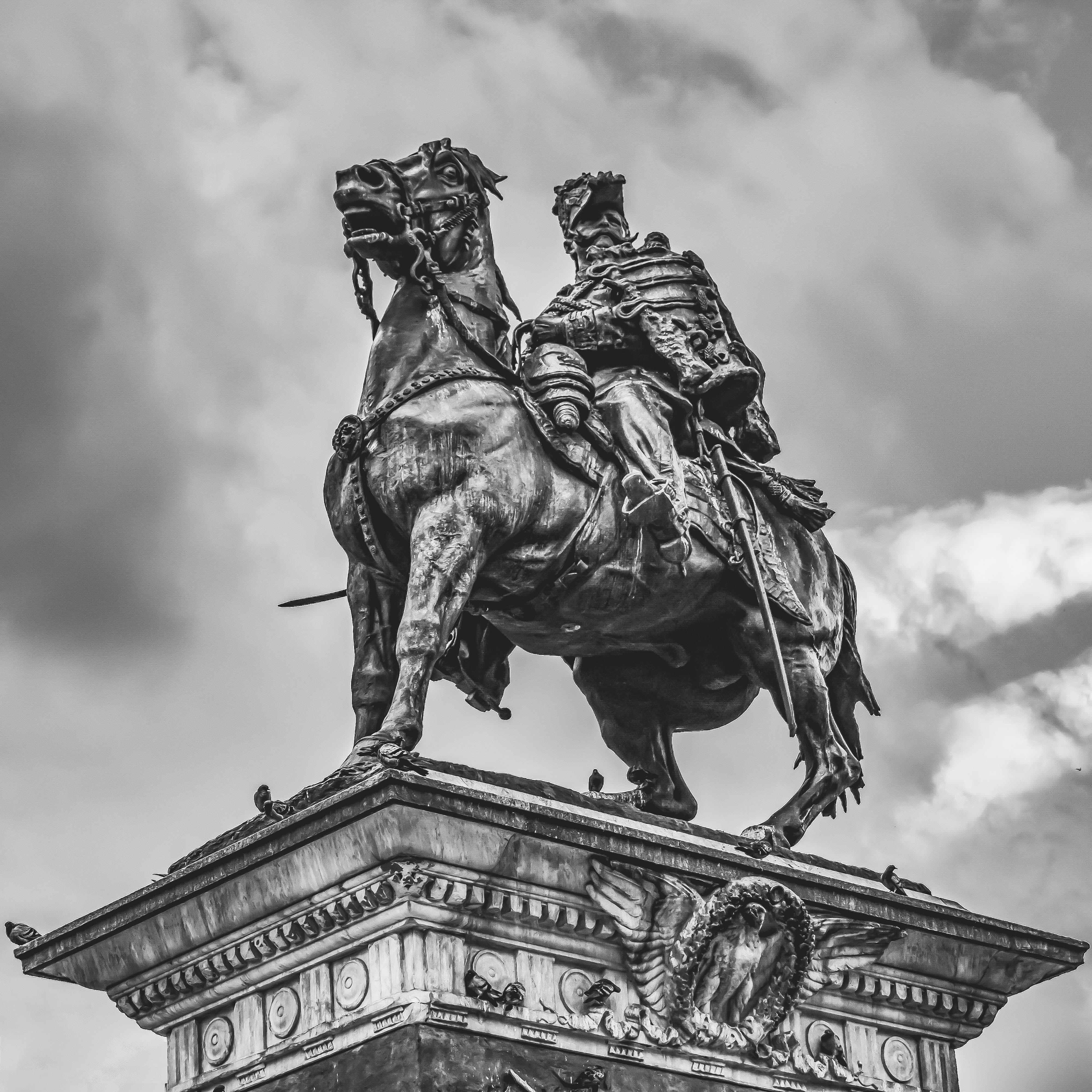 milano, art and craft, the past, cloud - sky, 4K, creativity, king, ornate, representation, human representation, statue, angel, italy, milan, victor emmanuel ii, Phone HD Wallpaper