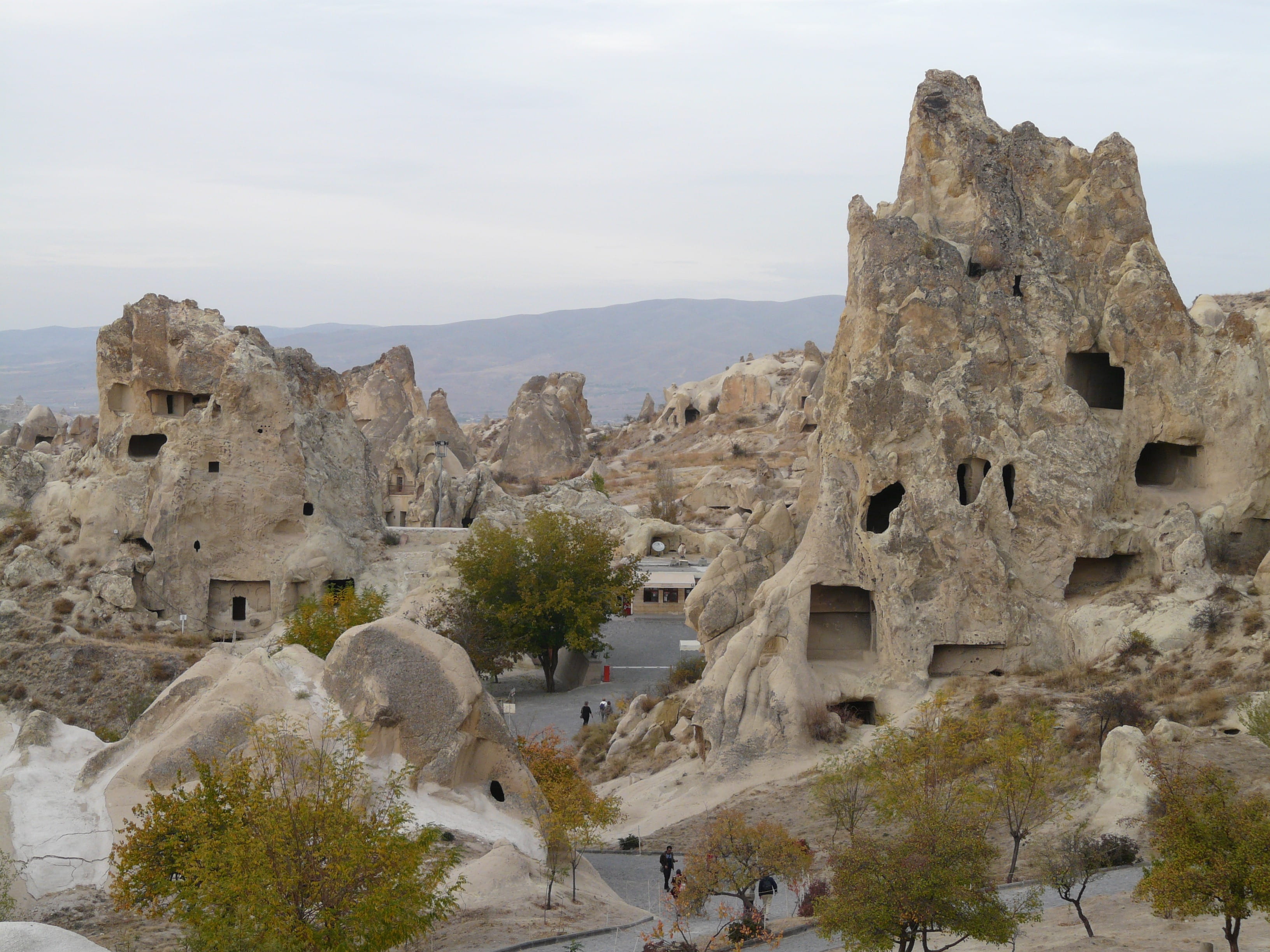 tourist centre, rock, Göreme, sky, architecture, byzantine, 2K, churches, mountain, formation, old Ruin, day, tuff rock, orthodox, rock - object, monasteries, HD Wallpaper