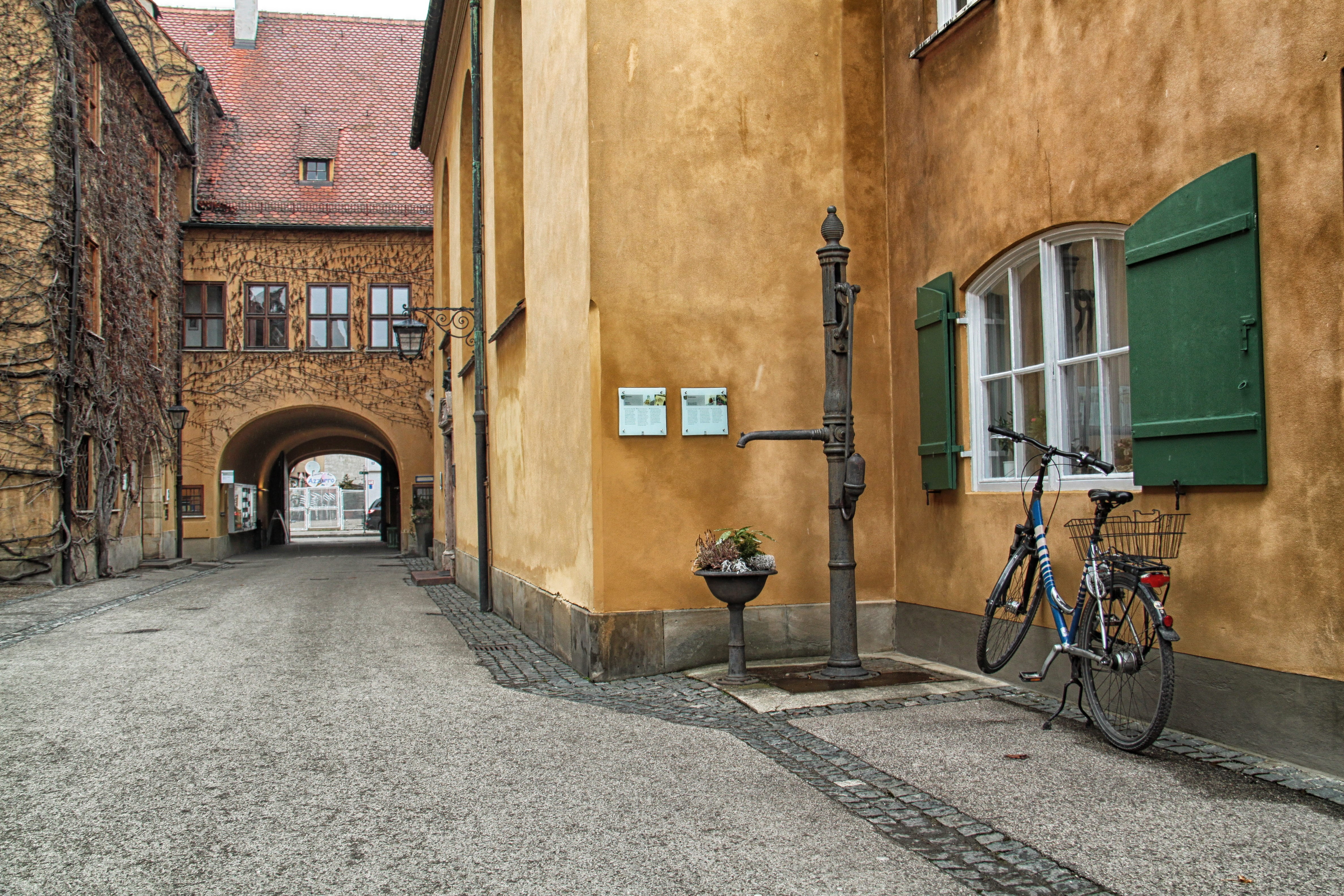 beside, hdr, cities, wall, concrete, building, outdoors, parked, land vehicle, mode of transportation, augsburg, window, no people, germany street, daytime, HD Wallpaper