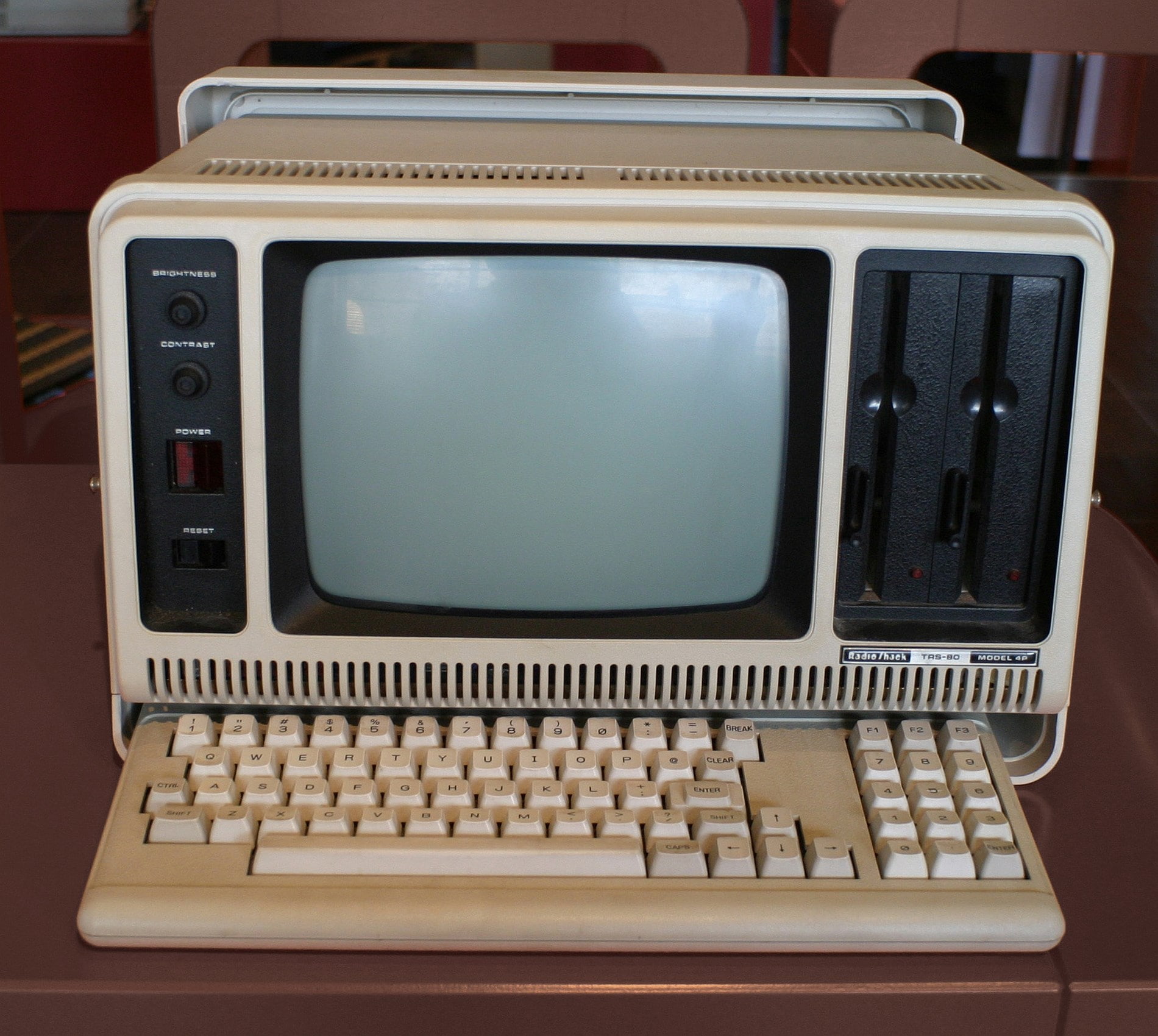 no people, table, retro styled, old, obsolete, laptop, device screen, communication, connection, 720P, indoors, computer, radio shack trs 80, wireless technology, HD Wallpaper