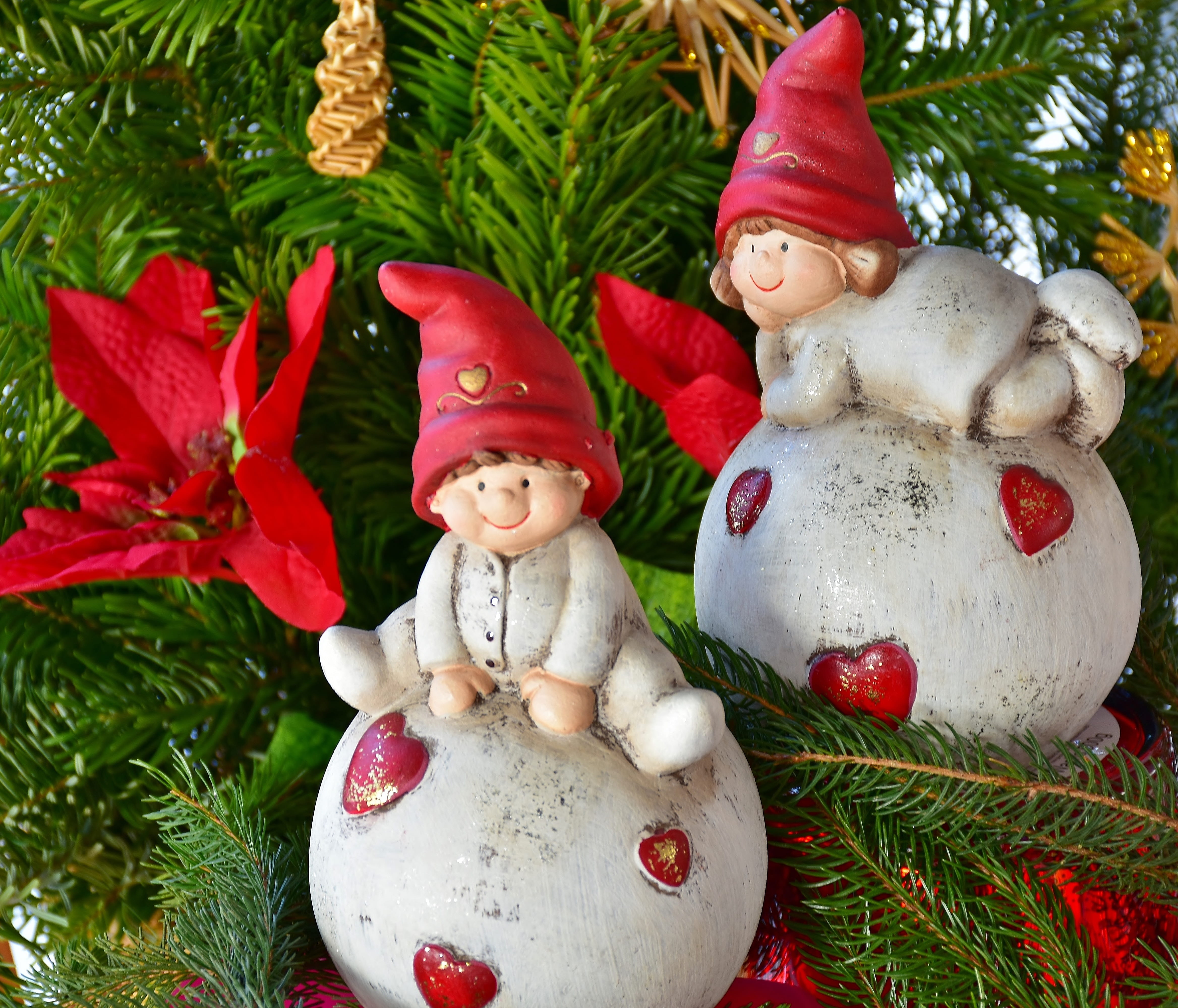 male likeness, christmas decorations, art and craft, christmas tree, figurine, human representation, 4K, red, close-up, two, christmas, celebration, santa claus, HD Wallpaper
