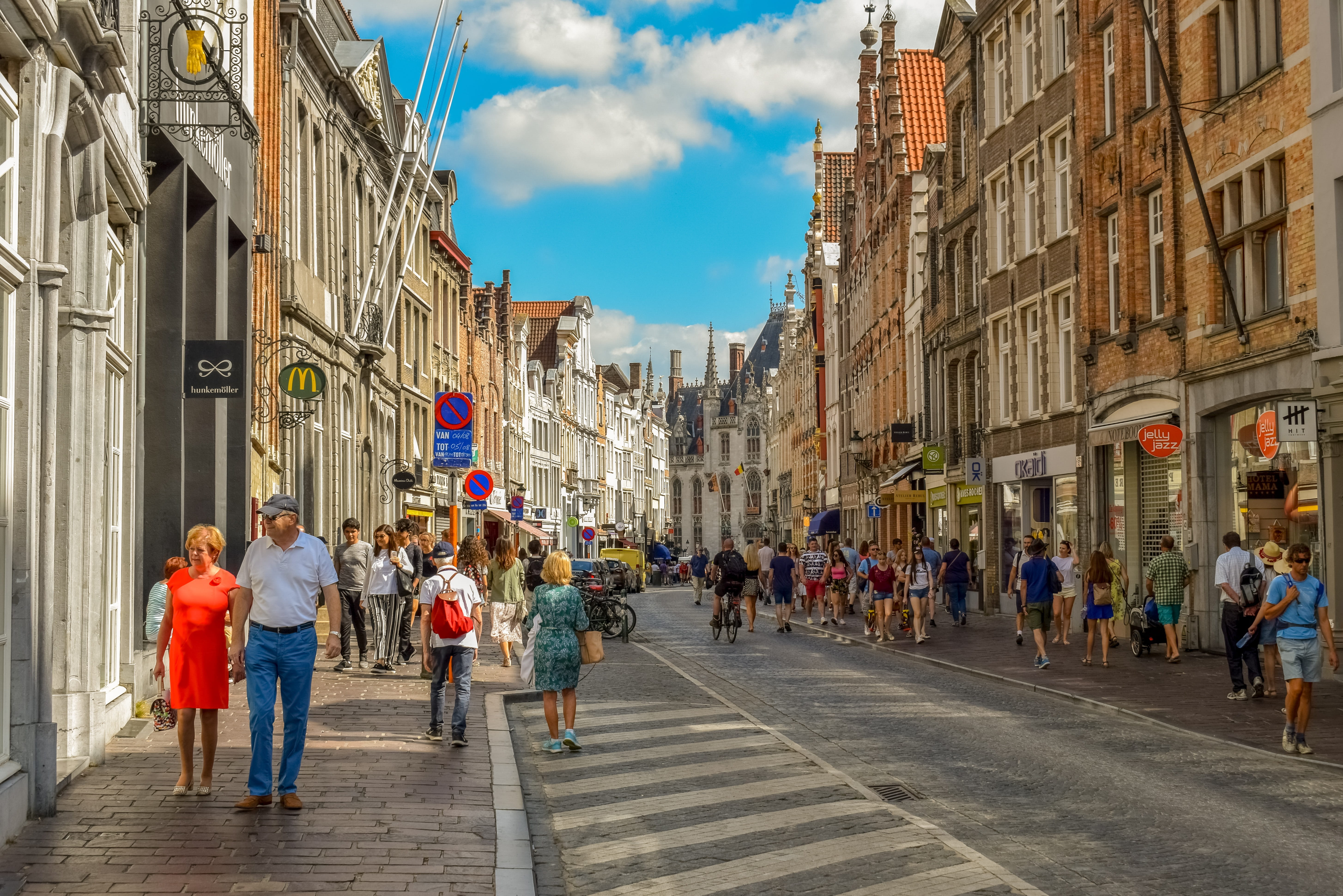 cloud - sky, real people, building exterior, women, brugge, street, men, buildings, built structure, sky, direction, belgium, crowd, day, summer, outdoors, HD Wallpaper