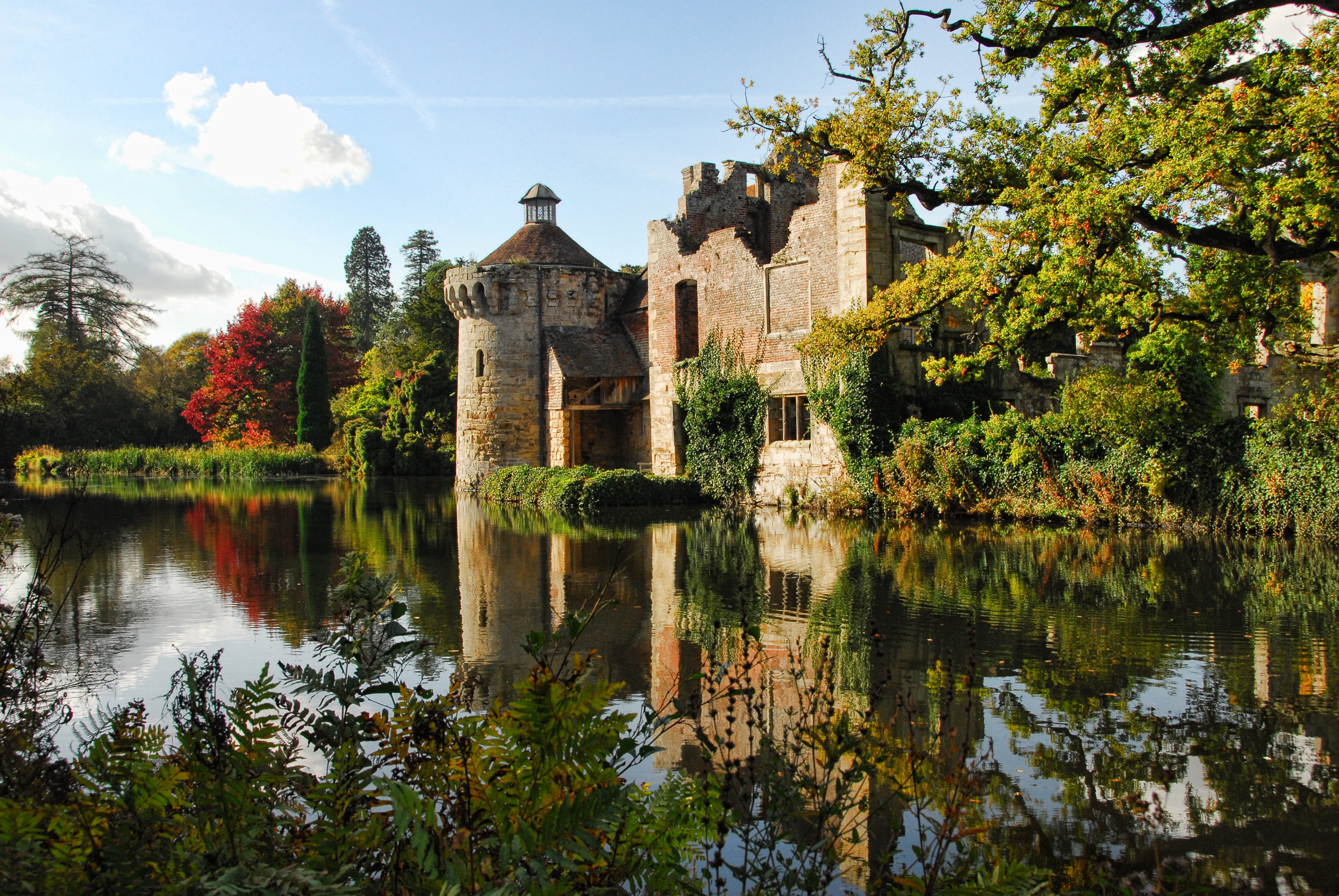 reflection, outdoors, the past, medieval, place of worship, manor-house, garden, concrete, scotney castle, building, reflection lake, religion, built structure, HD Wallpaper