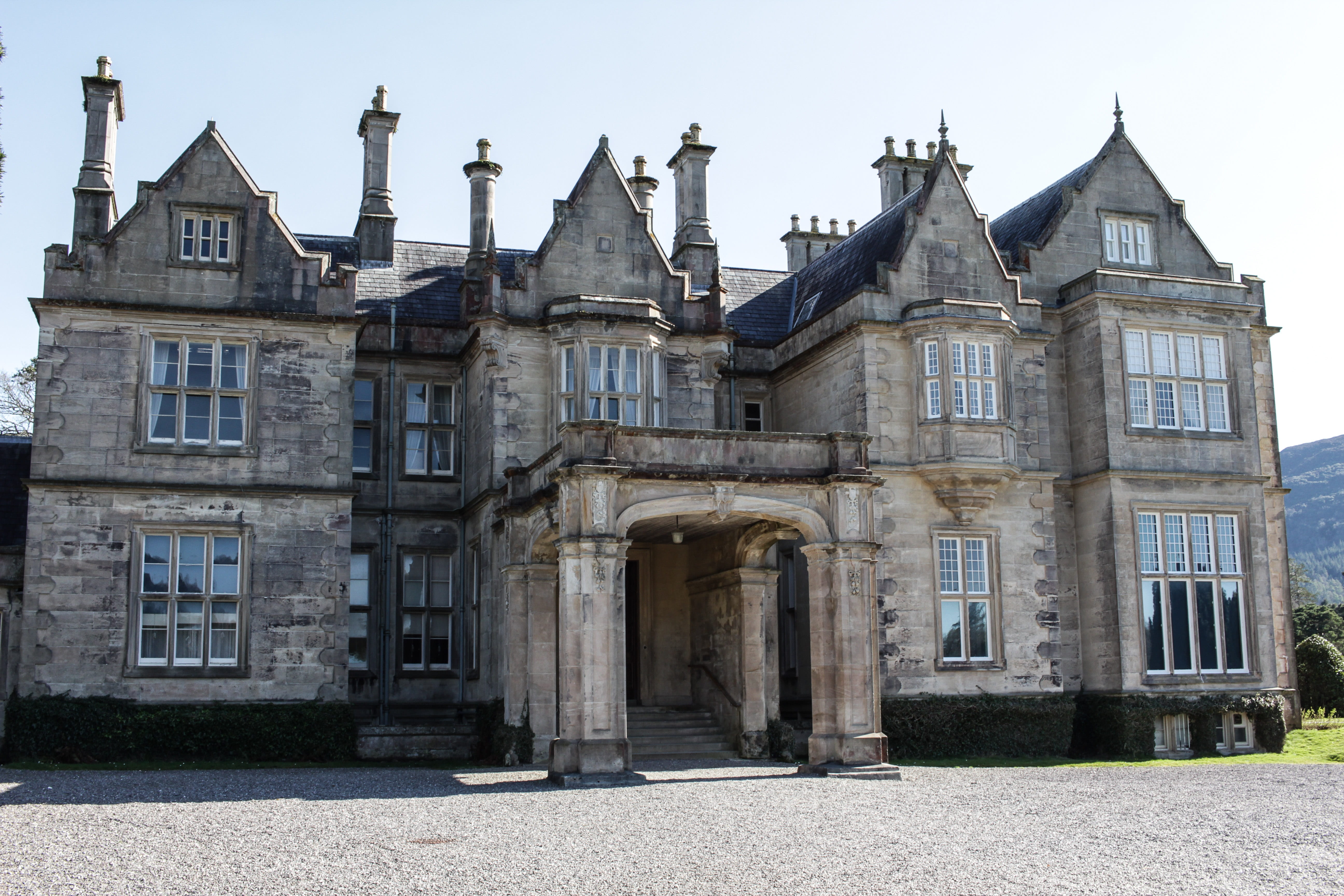national park, sunlight, muckross house, building exterior, 5K, built structure, city, killarney, mansion, park, ireland, spirituality, nature, history, HD Wallpaper