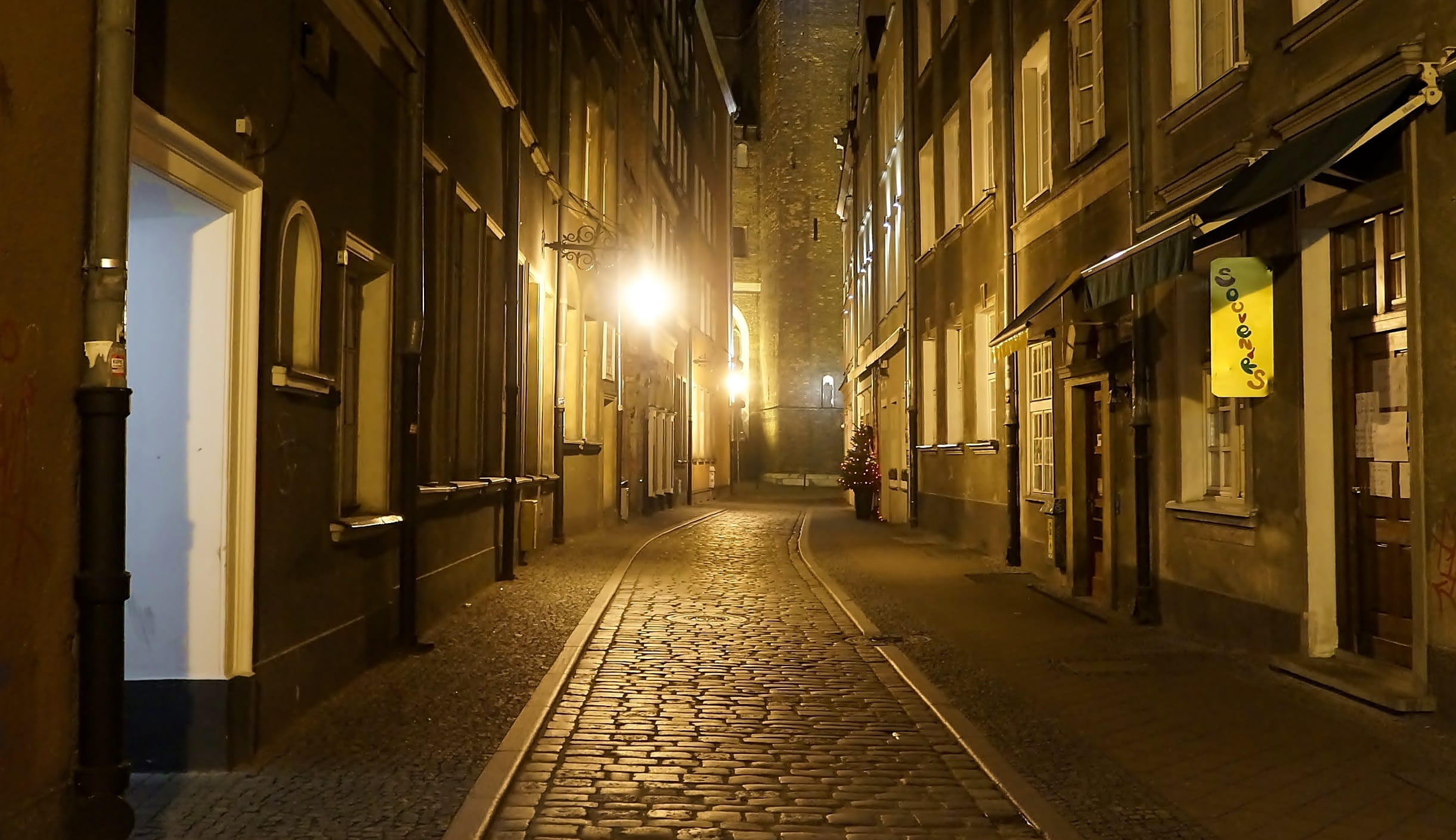 Architecture, Poland, narrow, 1080P, outdoors, townhouses, direction, cobblestone, City, dark, the way forward, Gdańsk, diminishing perspective, illuminated, HD Wallpaper