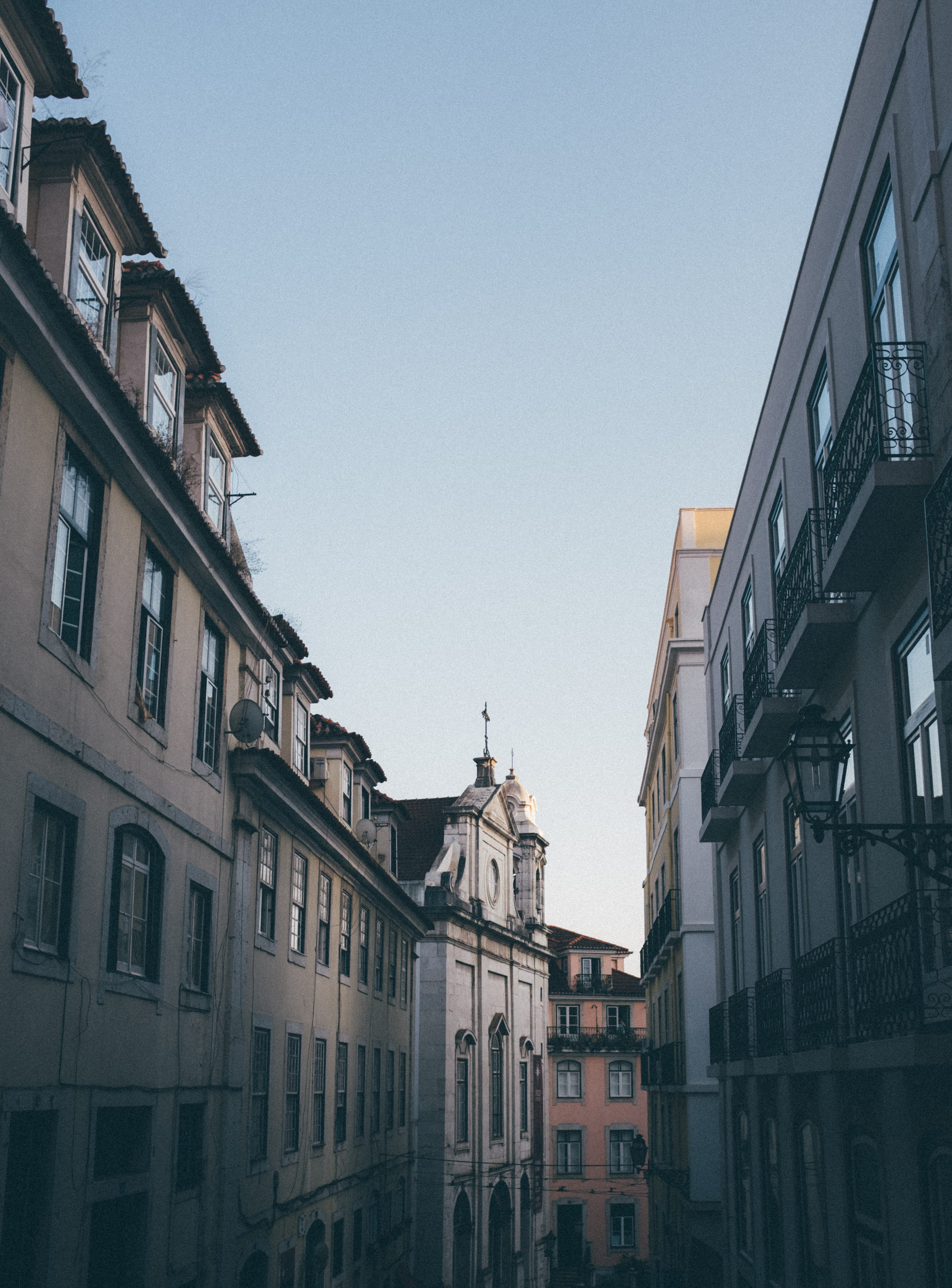 outdoors, facade, no people, europe, vintage, day, copy space, sunset, townhouse, architecture, city life, building, clear sky, apartment, built structure, Phone HD Wallpaper