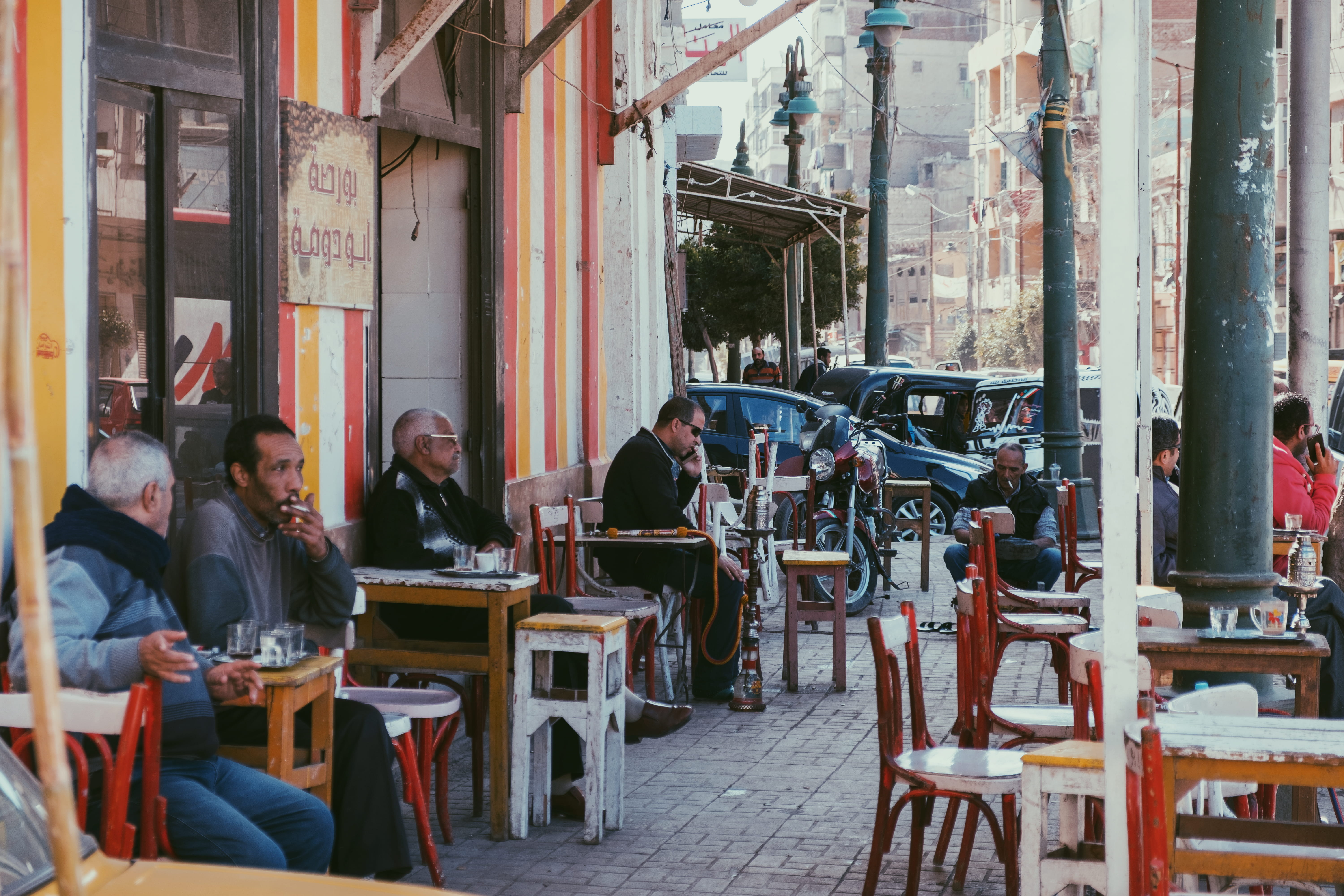 medium group of people, street, restaurant, alexandria, 5K, adult, sitting, day, people, outdoors, seat, table, chair, business, architecture, women, group of people, HD Wallpaper