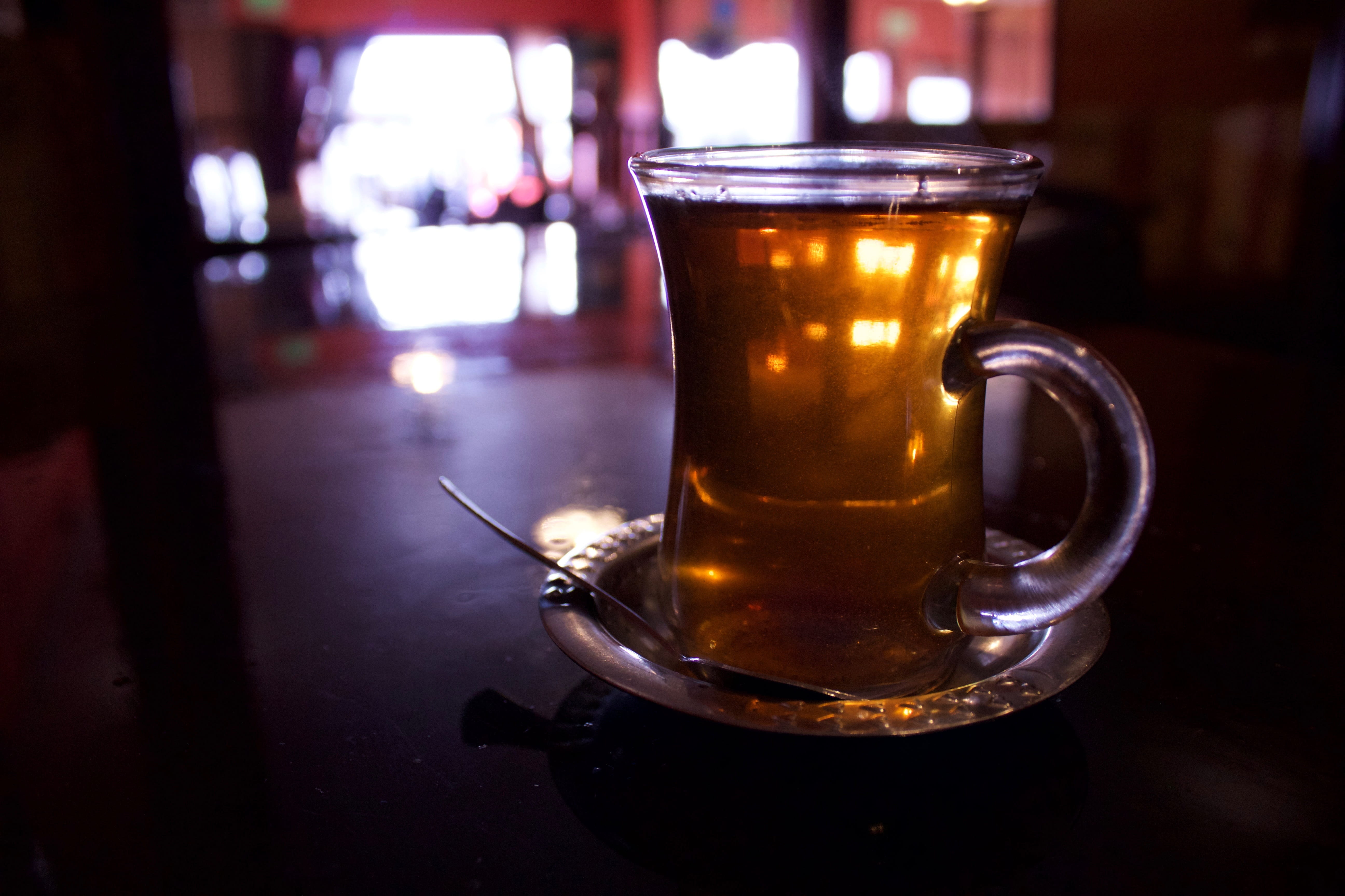 focus on foreground, drinking glass, crockery, low key, bar - drink establishment, tea cup, 5K, saucer, freshness, glass, household equipment, beer - alcohol, HD Wallpaper