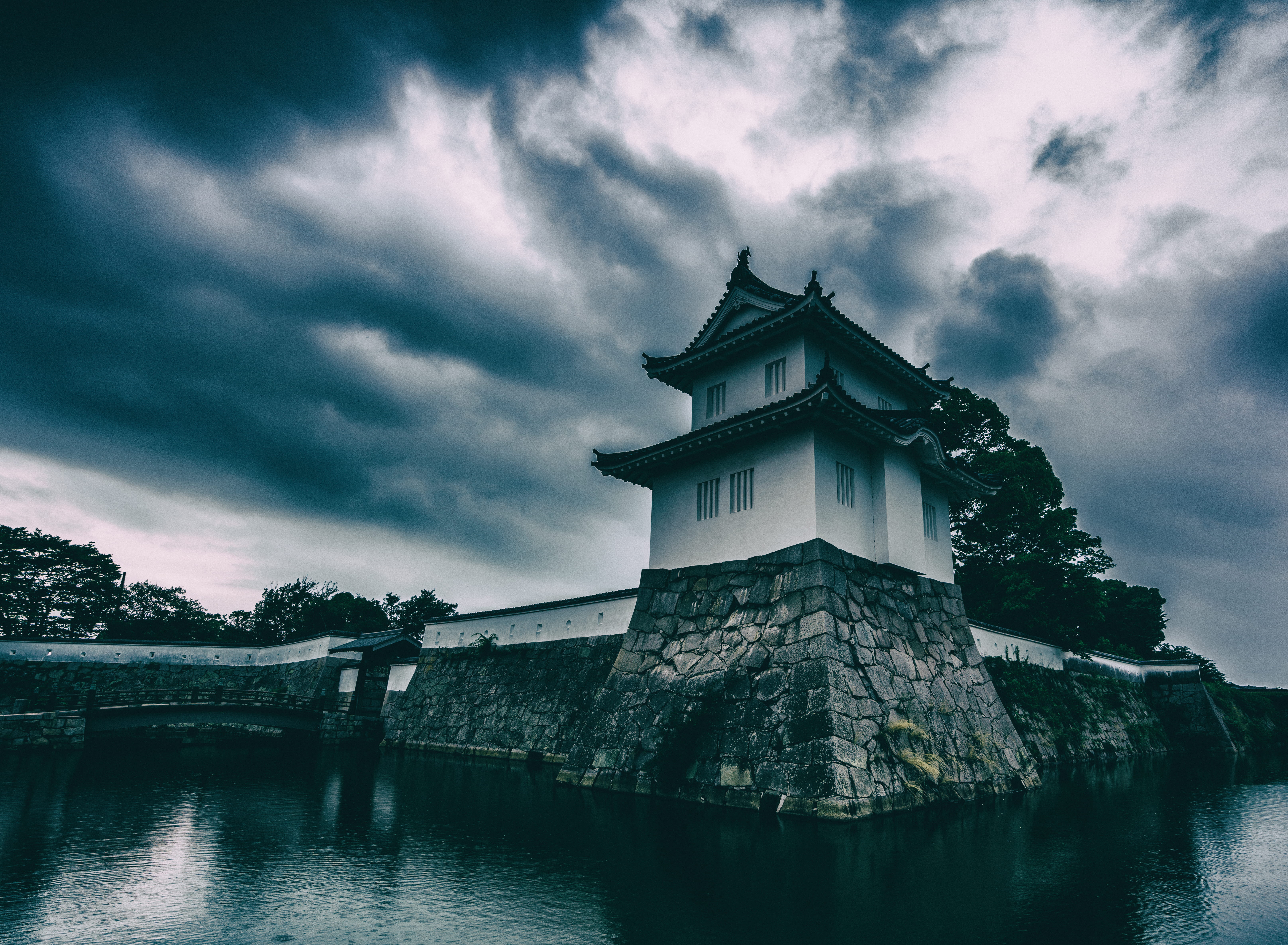 building, travel destinations, sky, near, black, waterfront, black-and-white, traditional, building exterior, gray, water, monochrome, clouds, dawn, ancient, HD Wallpaper