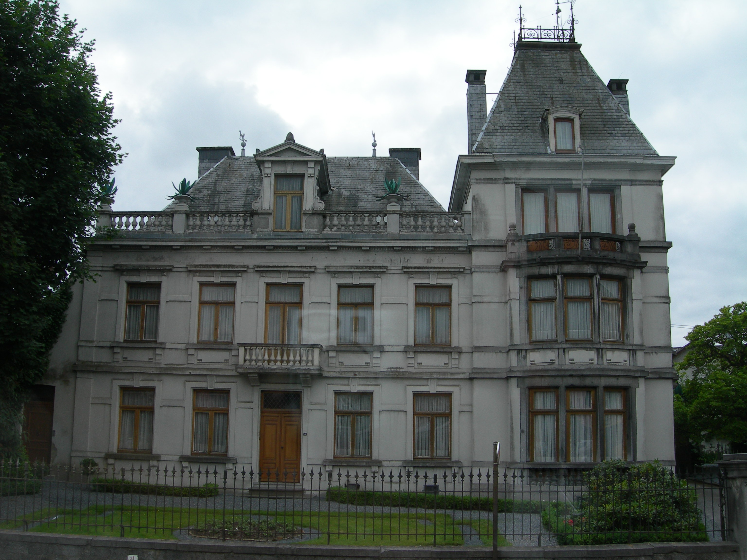 house, no people, beside, home, the past, 2K, belgium, victorians, tree, nature, window, outdoors, old, facade, building exterior, victorian, closed, architecture, HD Wallpaper