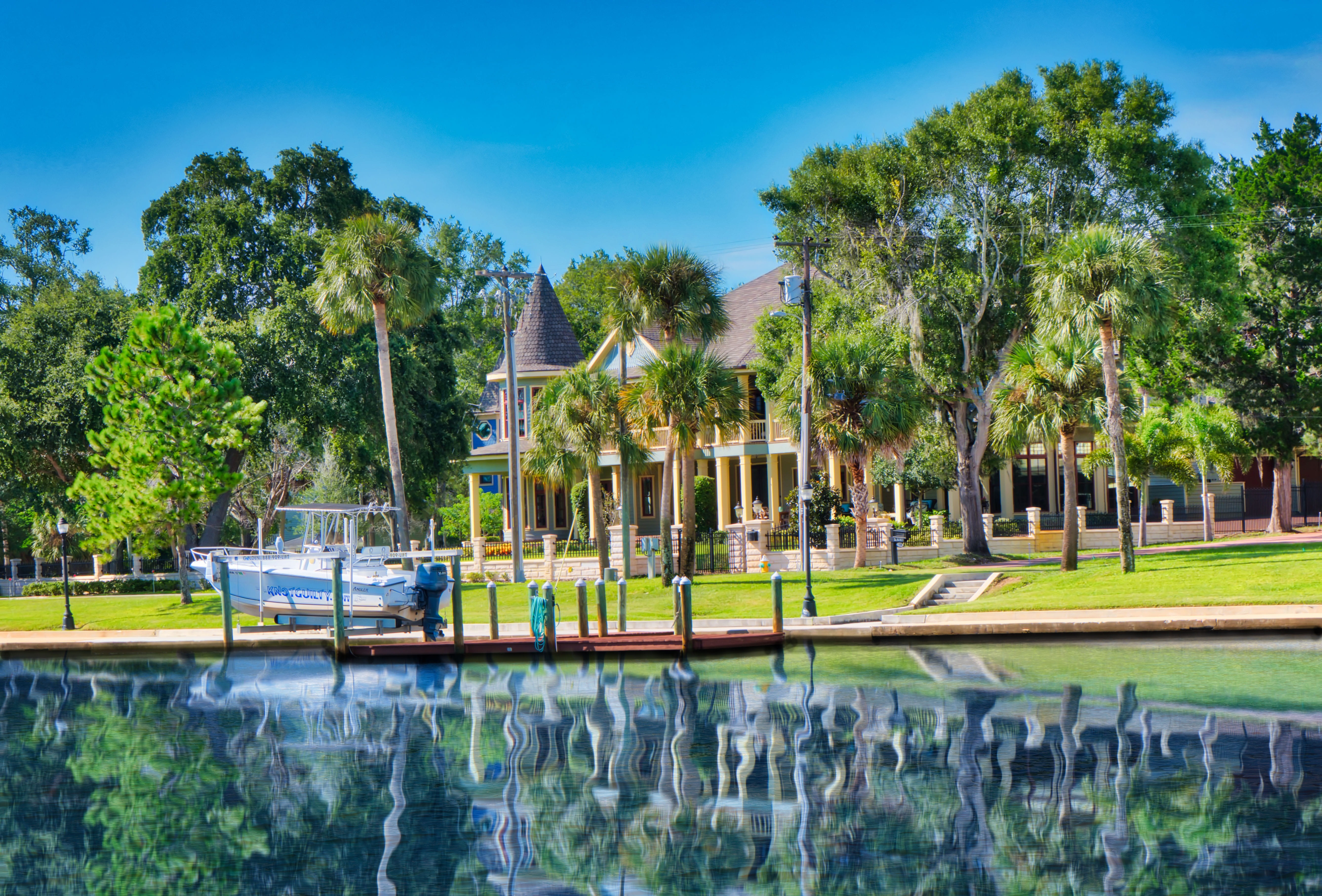 luxury, home, water, green color, swimming pool, pool, spring bayou, nature, travel destinations, dock, victorian, florida, building exterior, 5K, plant, HD Wallpaper