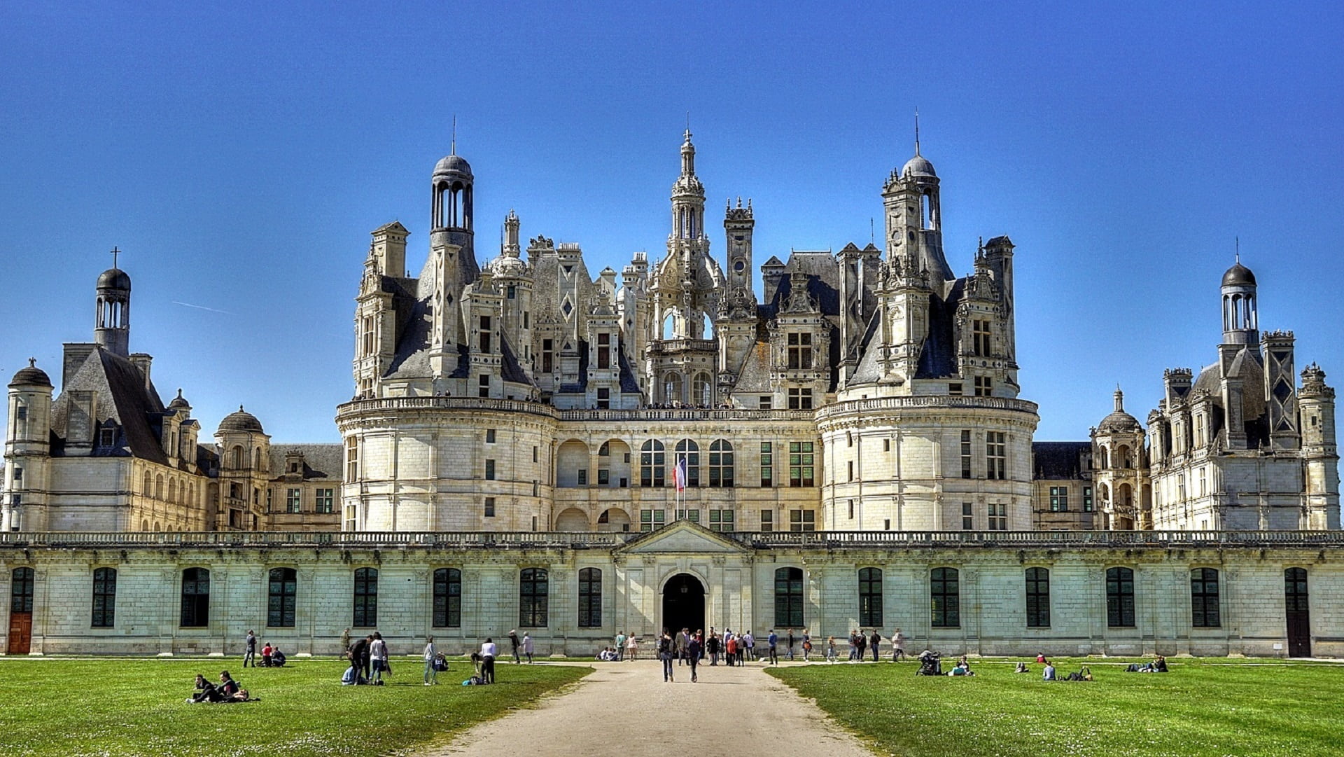 historic, exterior, heritage, residence, city, group of people, sky, travel destinations, travel, french renaissance, royal, white, tourism, old, famous, HD Wallpaper