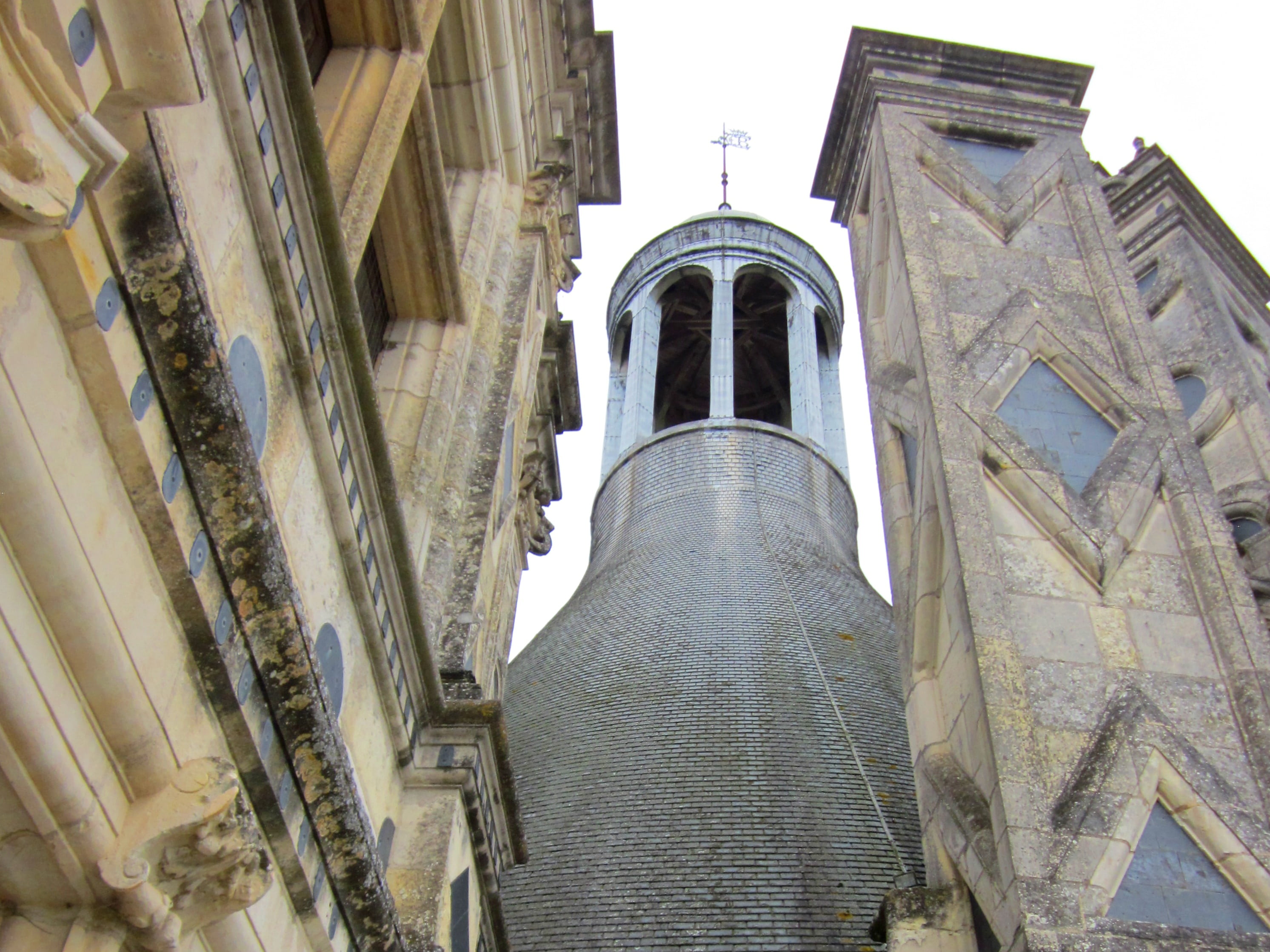 low angle view, french, the past, place of worship, building exterior, tourism, day, old, landmark, famous, da vinci, history, travel destinations, belief, HD Wallpaper