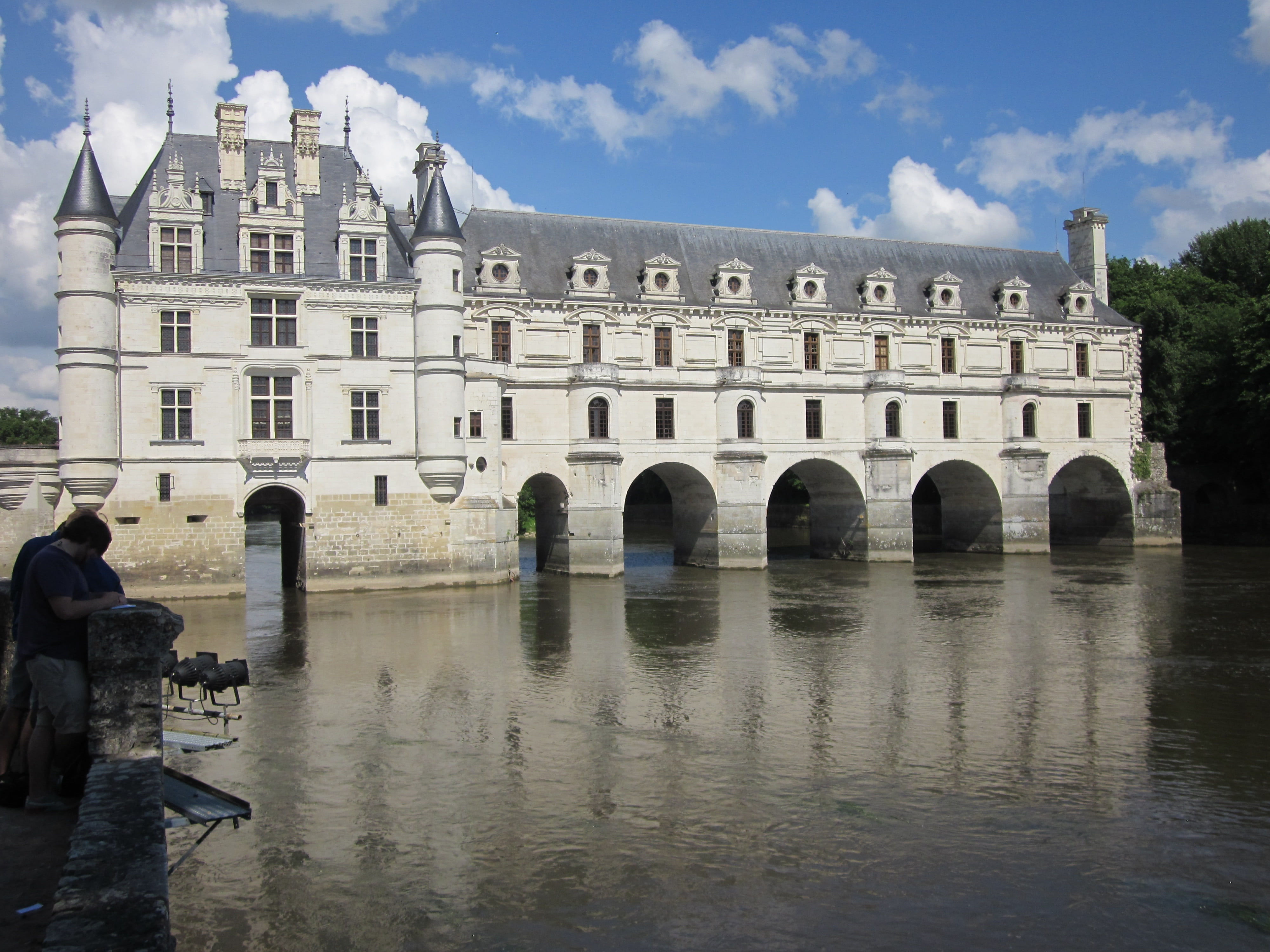 french, architecture, royal, building exterior, real people, women, cloud - sky, building, castle, famous, outdoors, history, incidental people, palace, HD Wallpaper