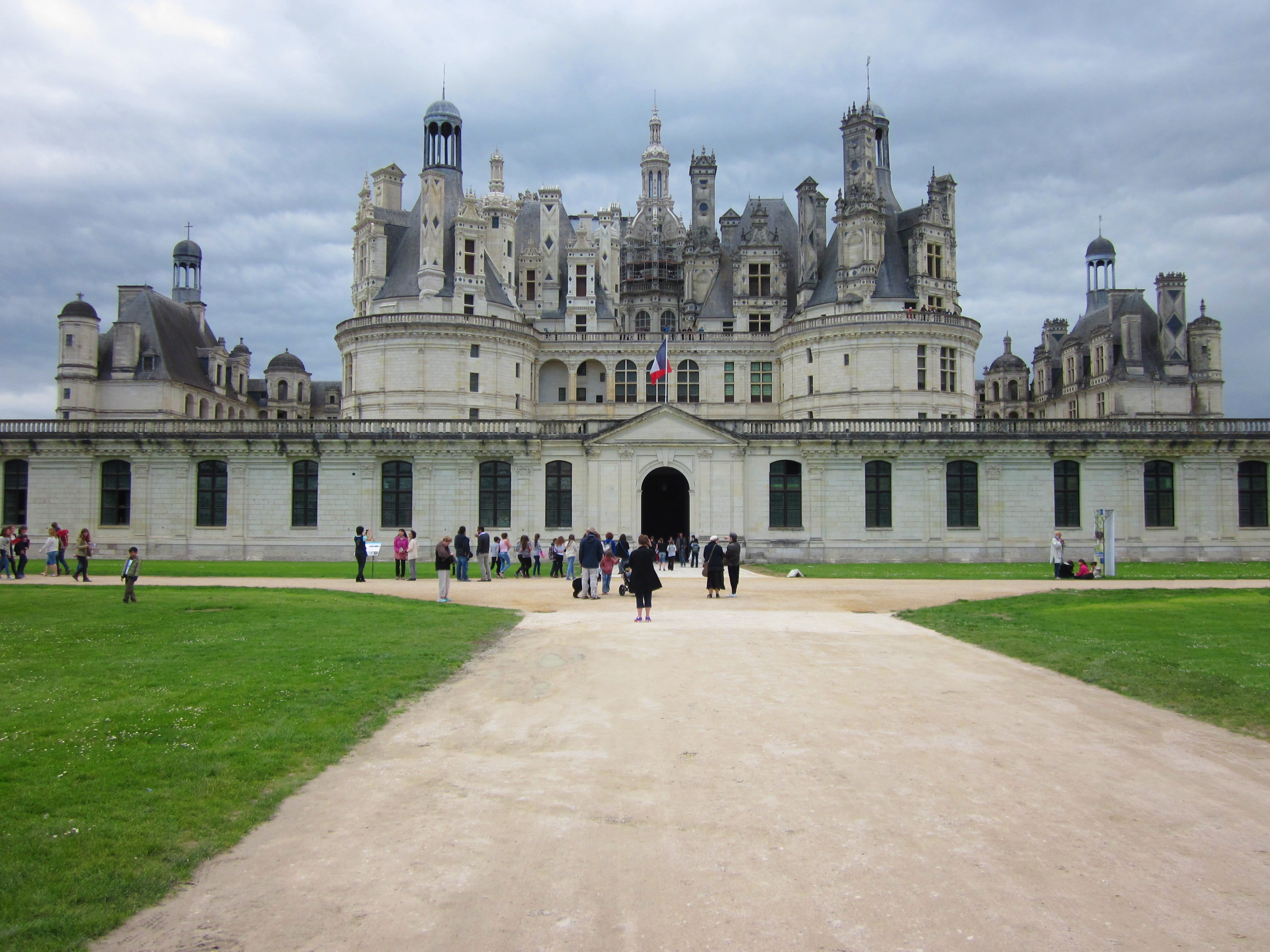 day, group of people, Chambord, city, europe, tourist, famous, France, history, landmark, the past, da vinci, castle, sky, renaissance, Loire, tourism, HD Wallpaper