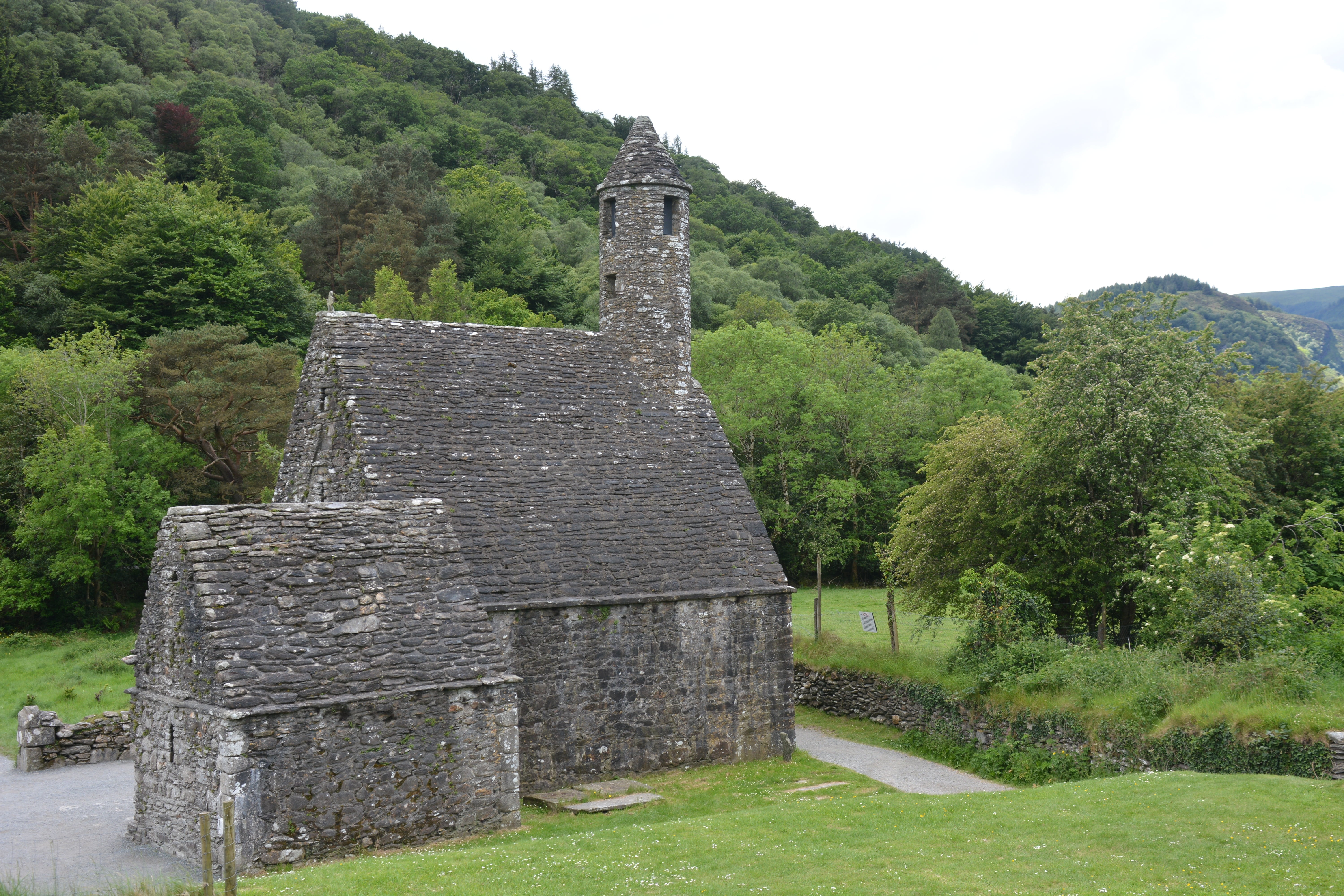 tourism, growth, grass, architecture, nature, plant, stone wall, ireland, ancient, middle ages, no people, travel destinations, history, church, glendalough, HD Wallpaper