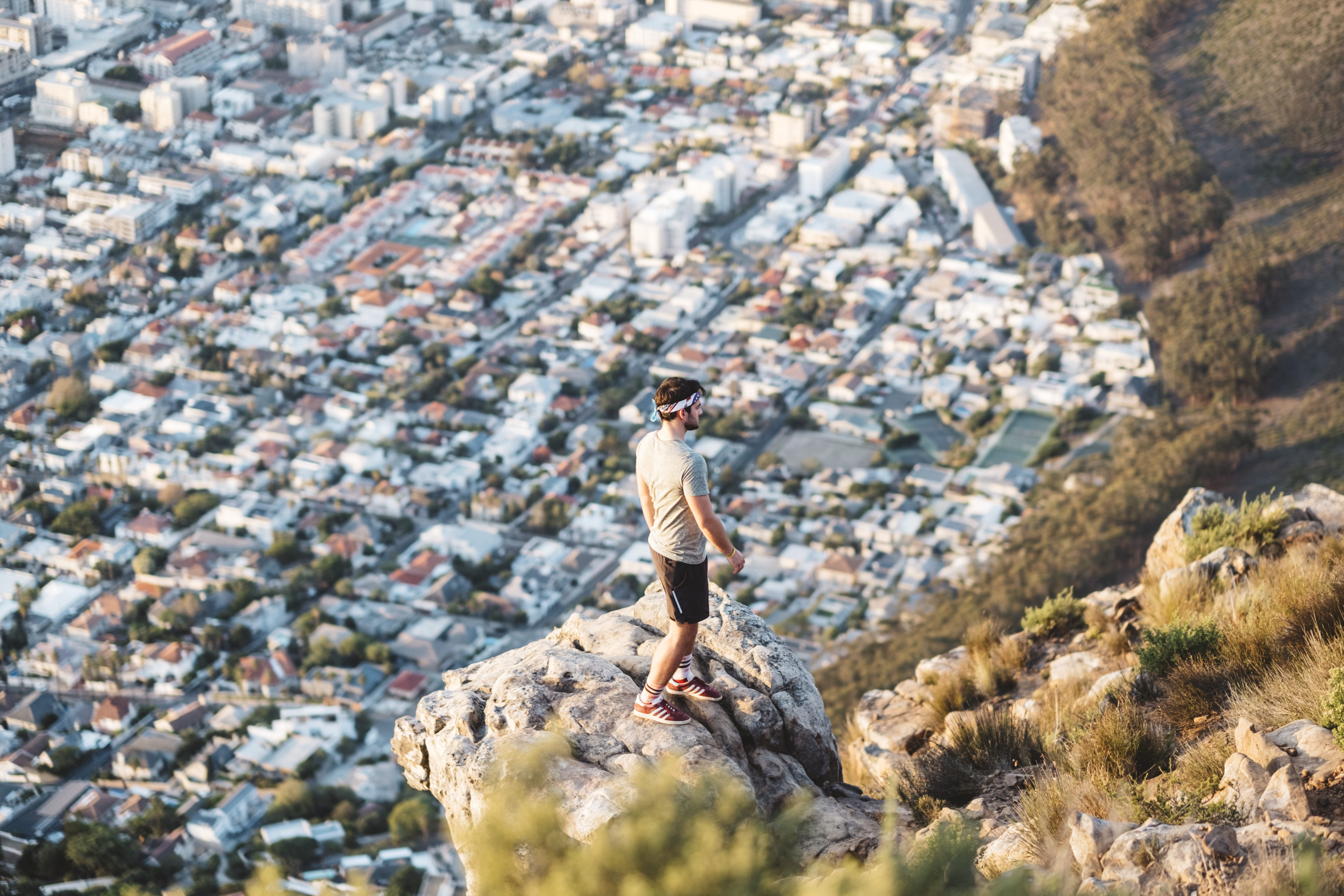 5K, cliff, outdoors, runner, explore, casual clothing, xpro2, environment, boulder, solid, young adult, climbing, jogging, leisure activity, city, day, HD Wallpaper