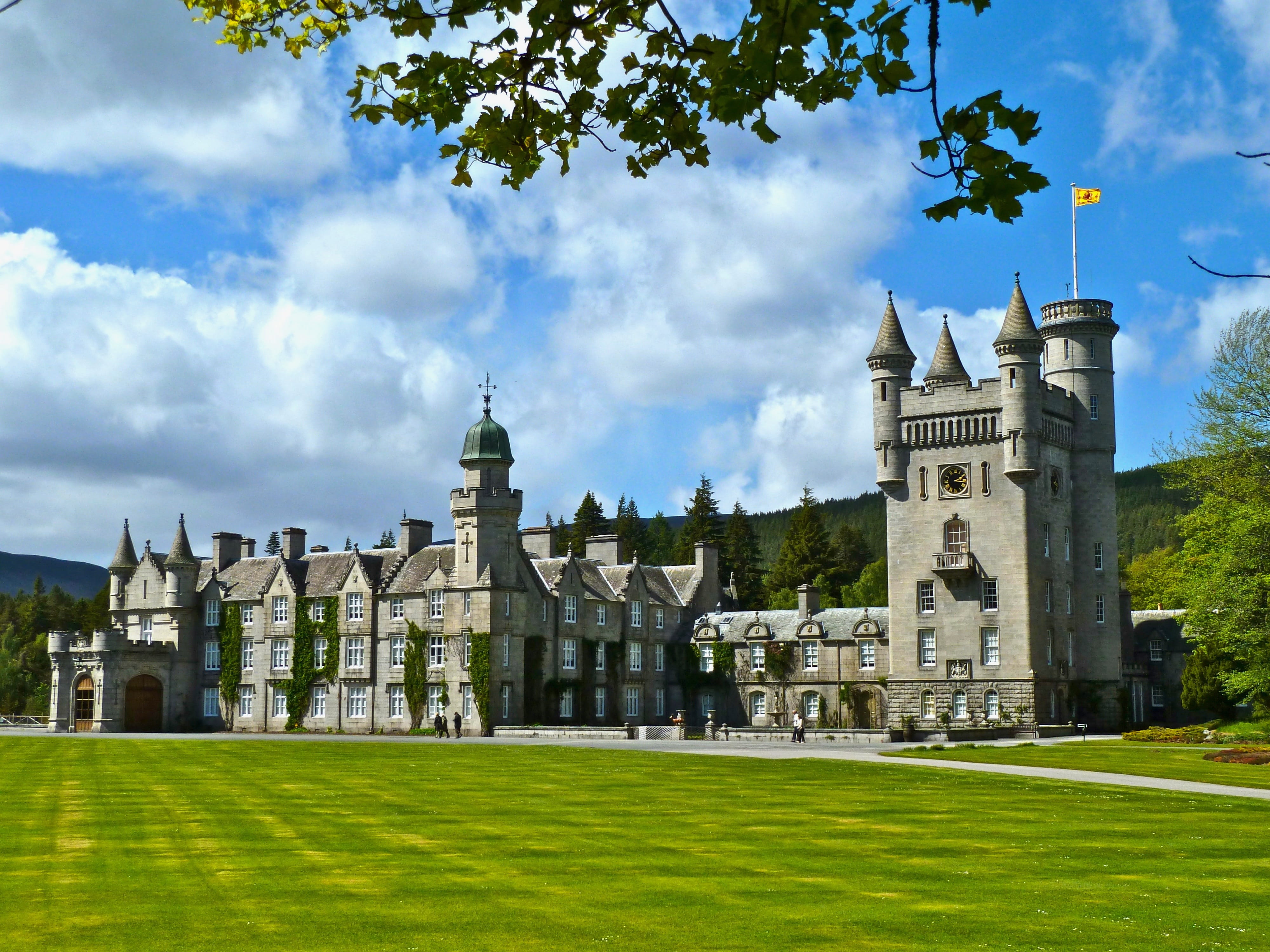 architecture, travel destinations, the past, tourism, outdoors, sky, green color, tree, no people, scotland, castle, building, palace, balmoral, cloud - sky, HD Wallpaper