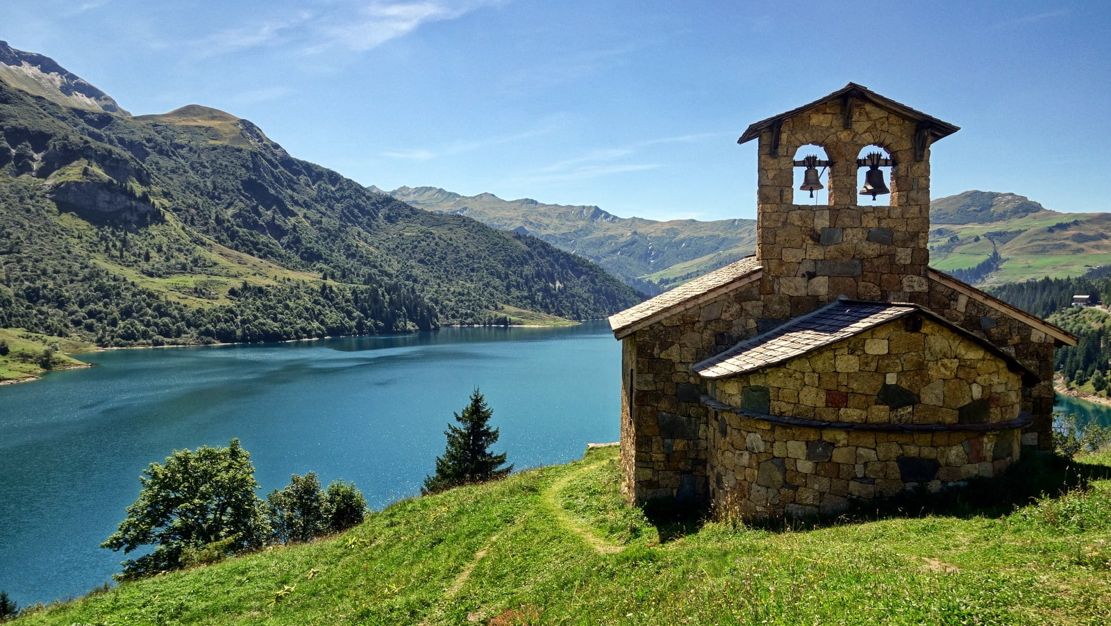gray house, architecture, lake, France, green mountains, 720P, Beaufort, gray, summer, daytime, house, Lac de Roselend, mountains, Doron, Landscape, scenics, HD Wallpaper
