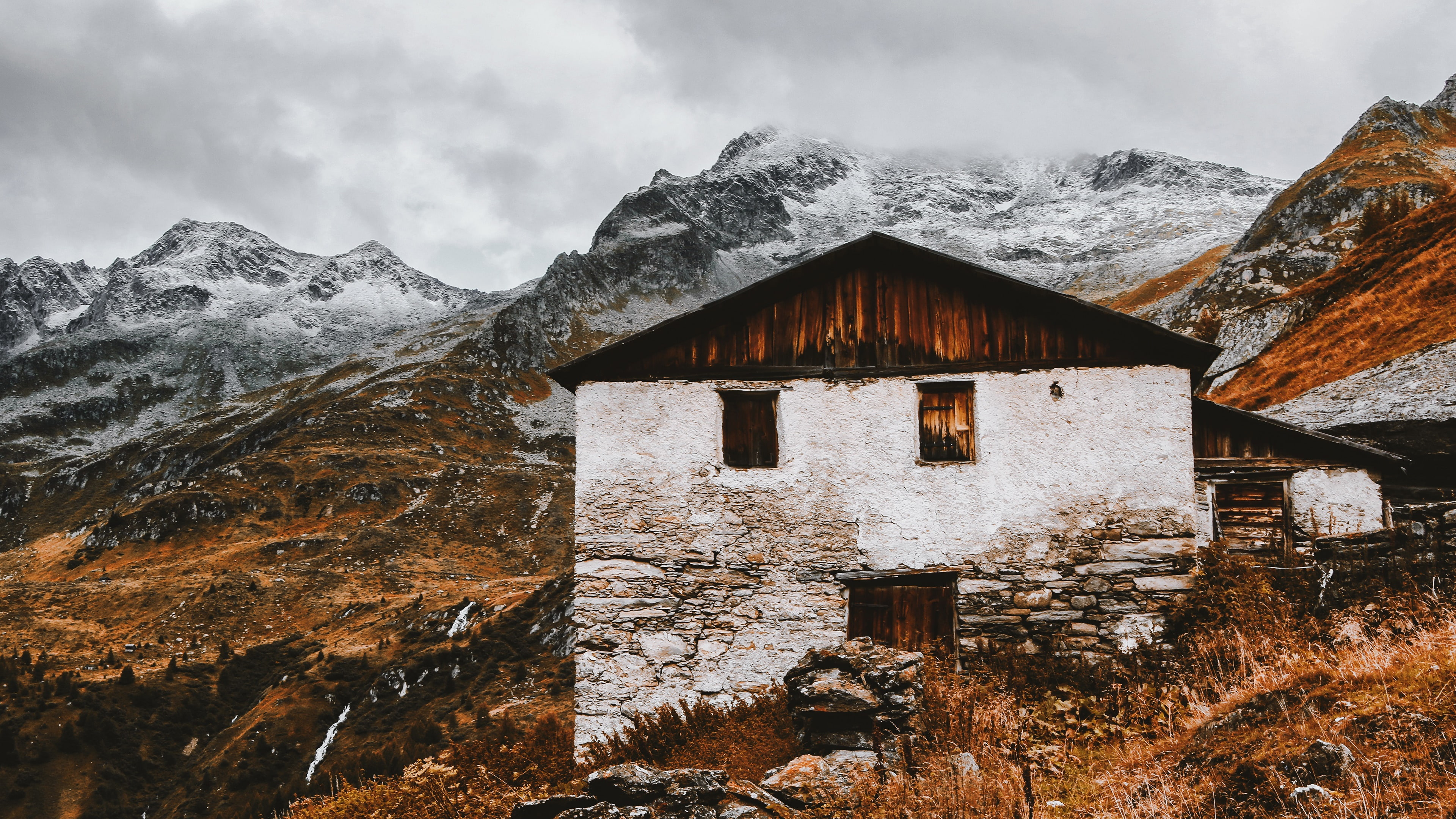 house, highland, hut, snow, mountain range, lonely, lone, elevation, abandoned, 4K, lone house, cloudy, wilderness, mountain, old house, HD Wallpaper